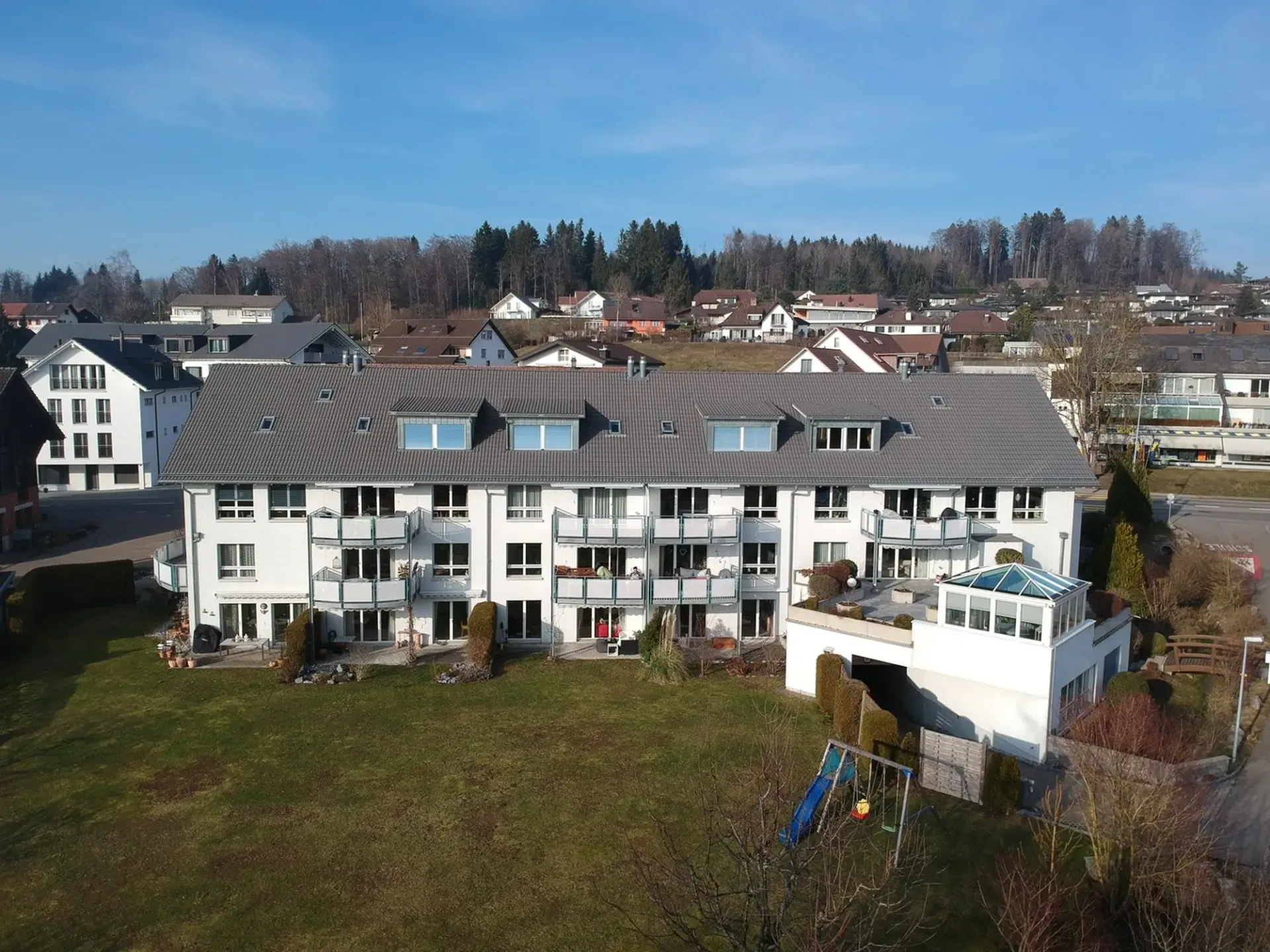 Schöne 4.5-Zimmerwohnung mit Gartensitzplatz im Herzen von Lieli