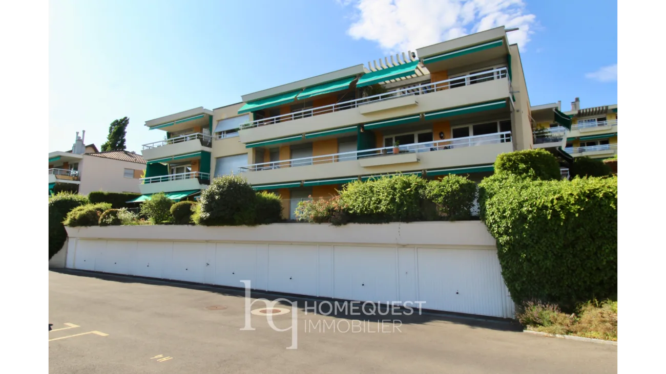 Spacious, fully furnished 3.5 room apartment with beautiful lake view