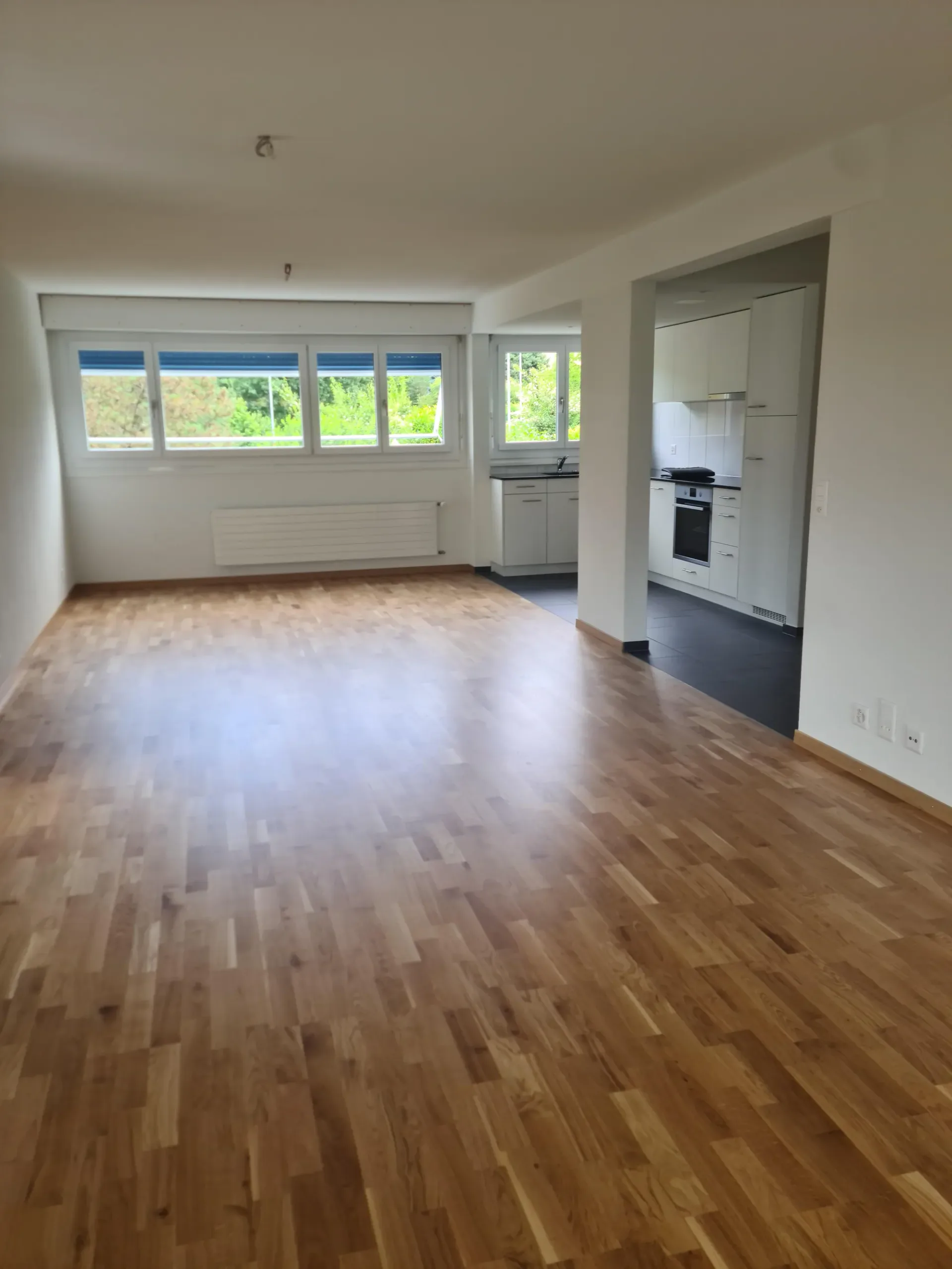 Appartement rénové de 3,5 pièces au haut rez-de-chaussée
