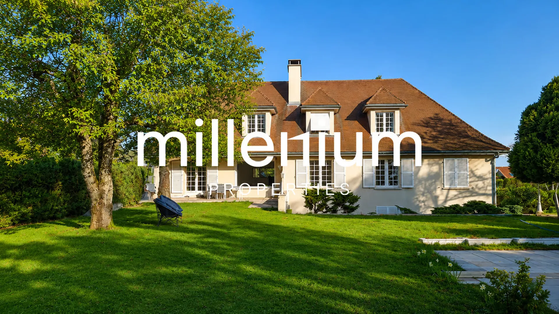 Familieneigentum mit Pool in der Nähe von Genf