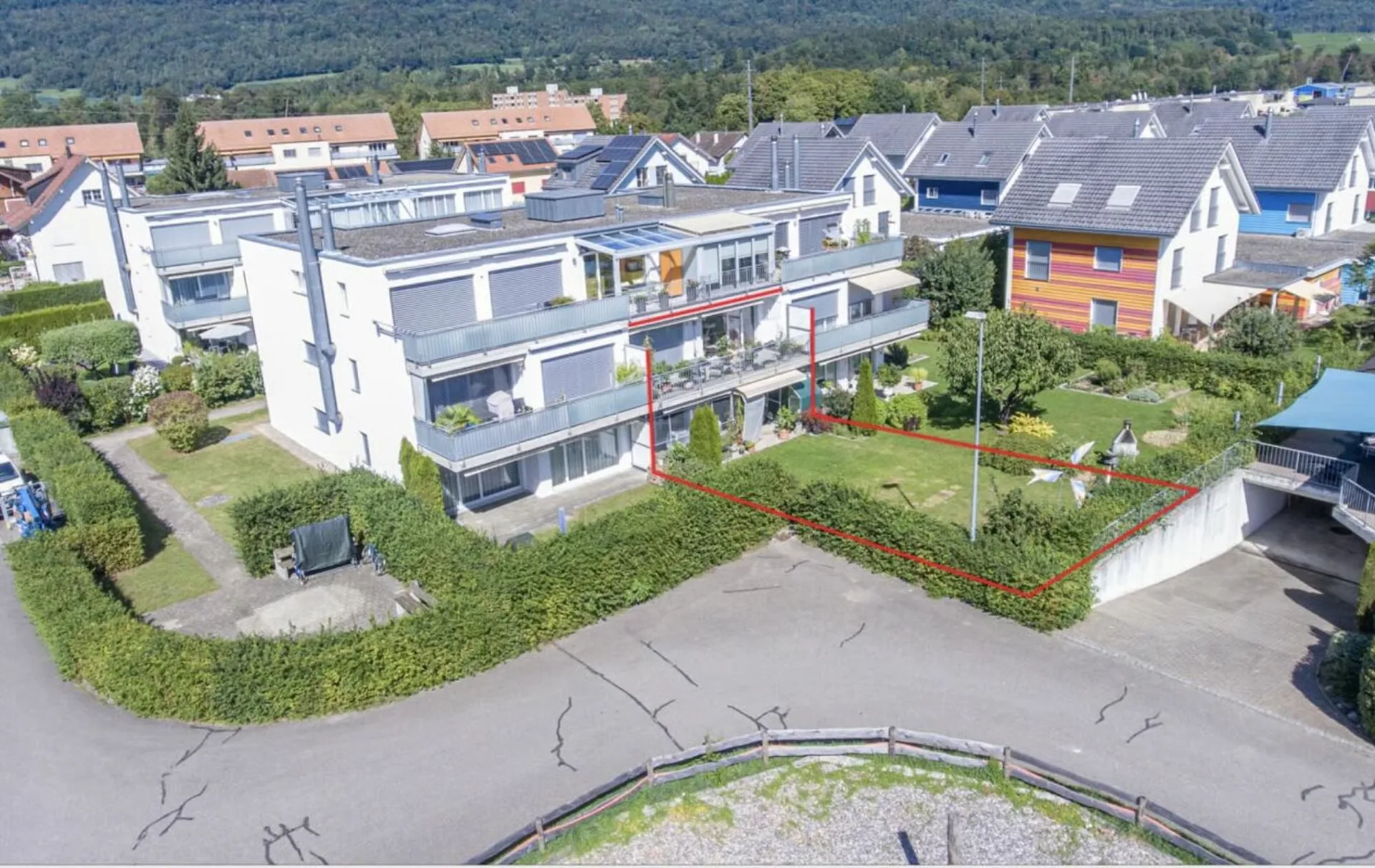 SPACIOUS APARTMENT WITH GARDEN
