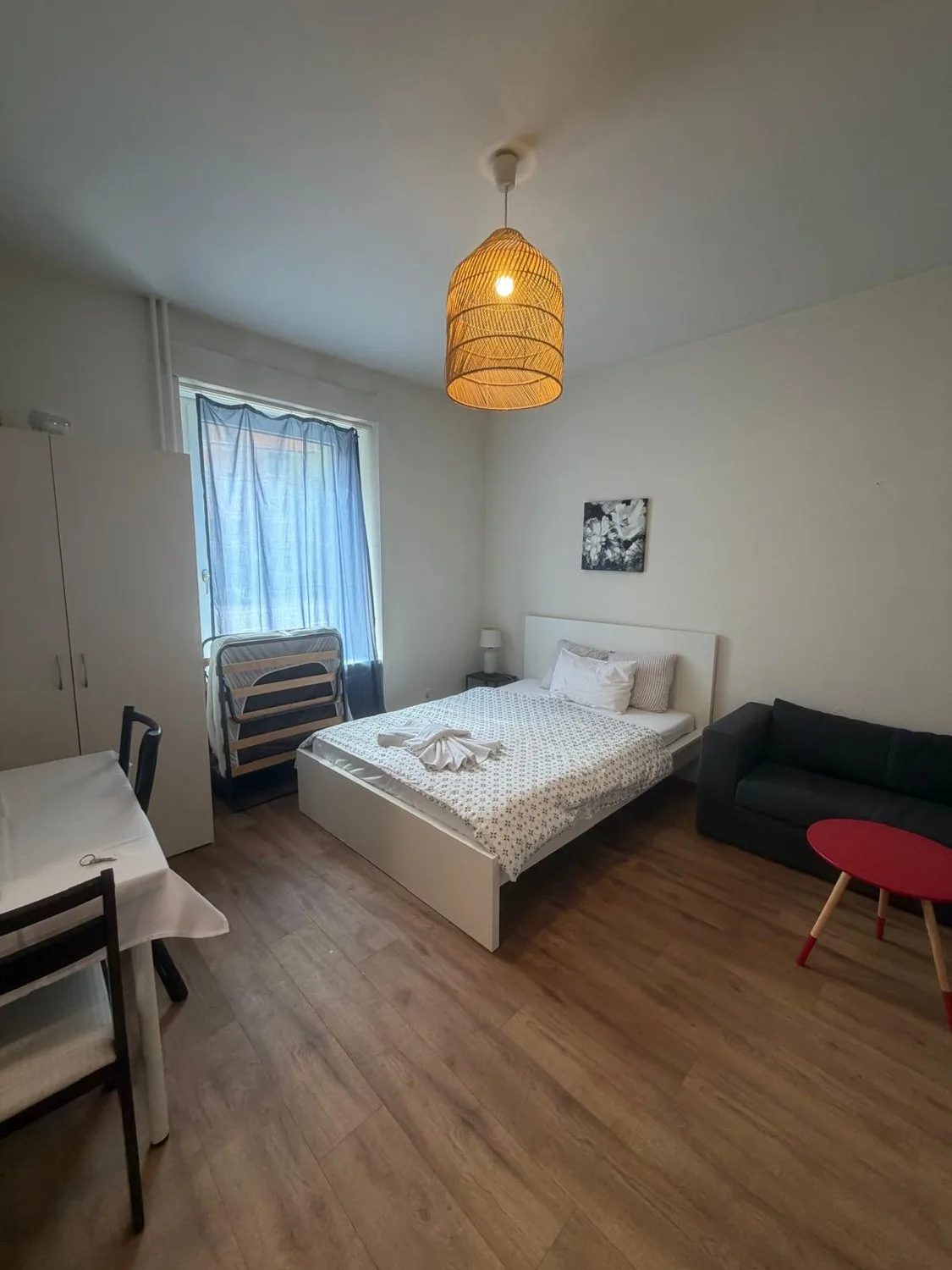 🏡Fully Furnished Studio Room Apartment in Central Zürich Zone 10