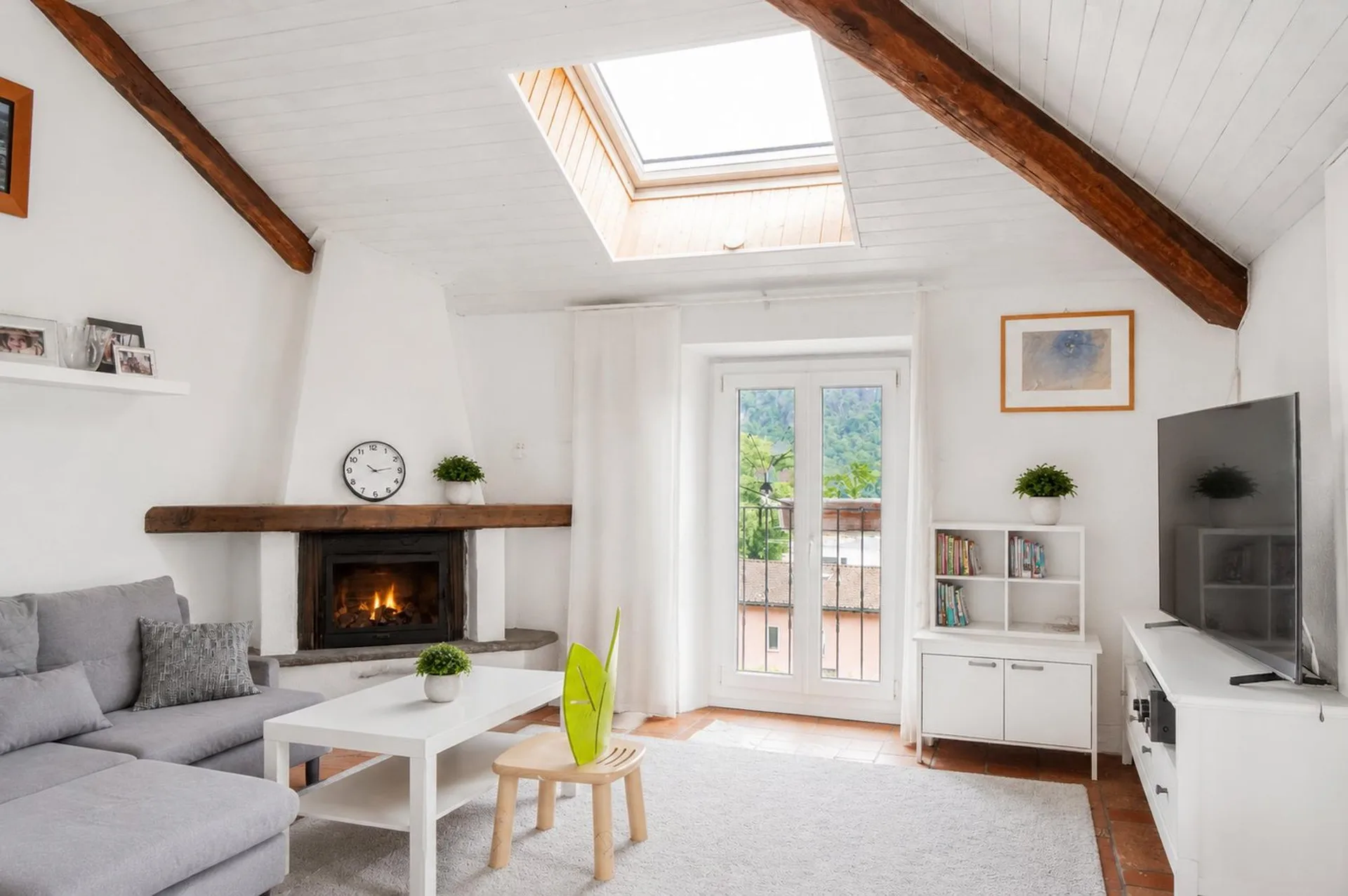 4,5 Mansardenwohnung - Sichtbare Balken, Terrakotta, und hohe Decken