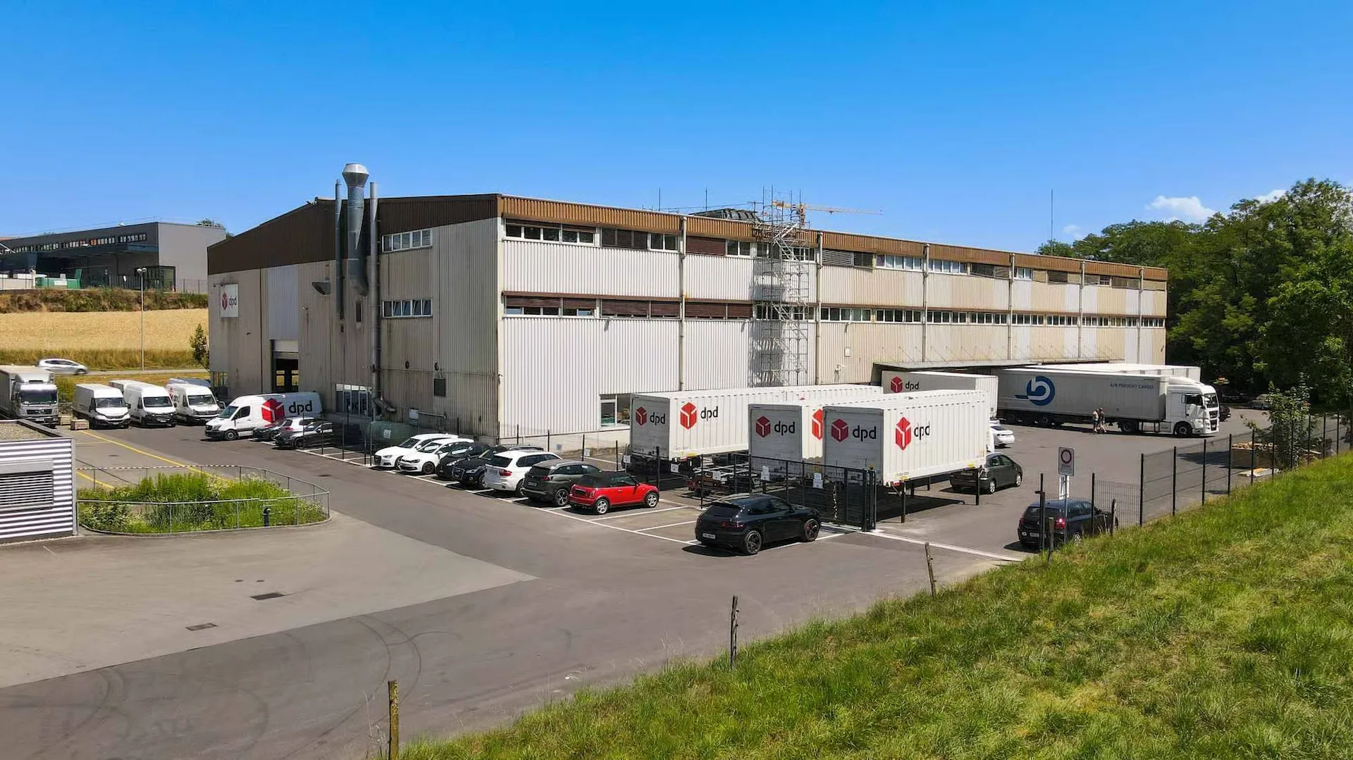 Funktionale Büros von 219 m² in der Industriezone mit schnellem Autobahnzugang