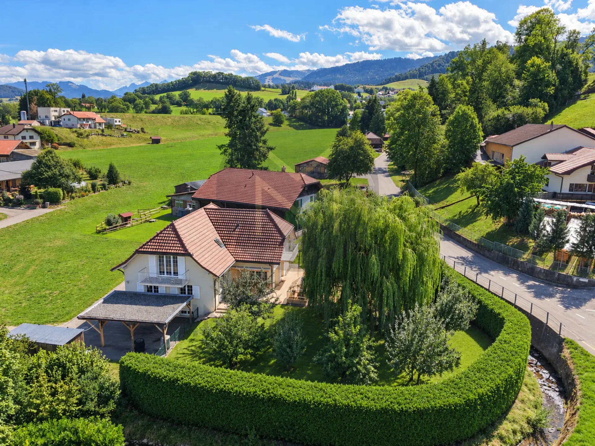 Schönes Anwesen mit 8 Zimmern und unabhängigem Studio in Mouret