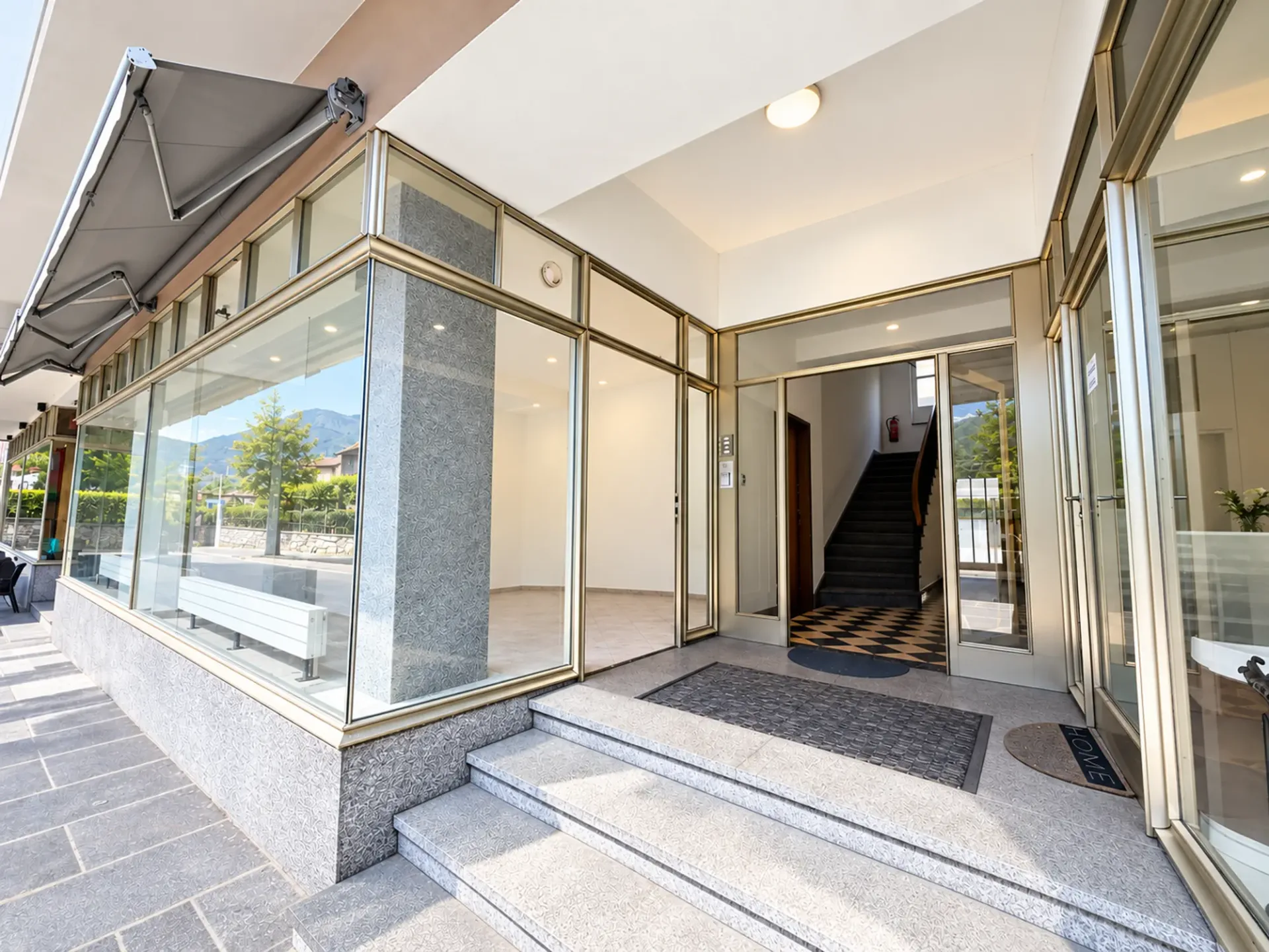 BODIO: BRIGHT COMMERCIAL SPACE WITH LARGE WINDOWS