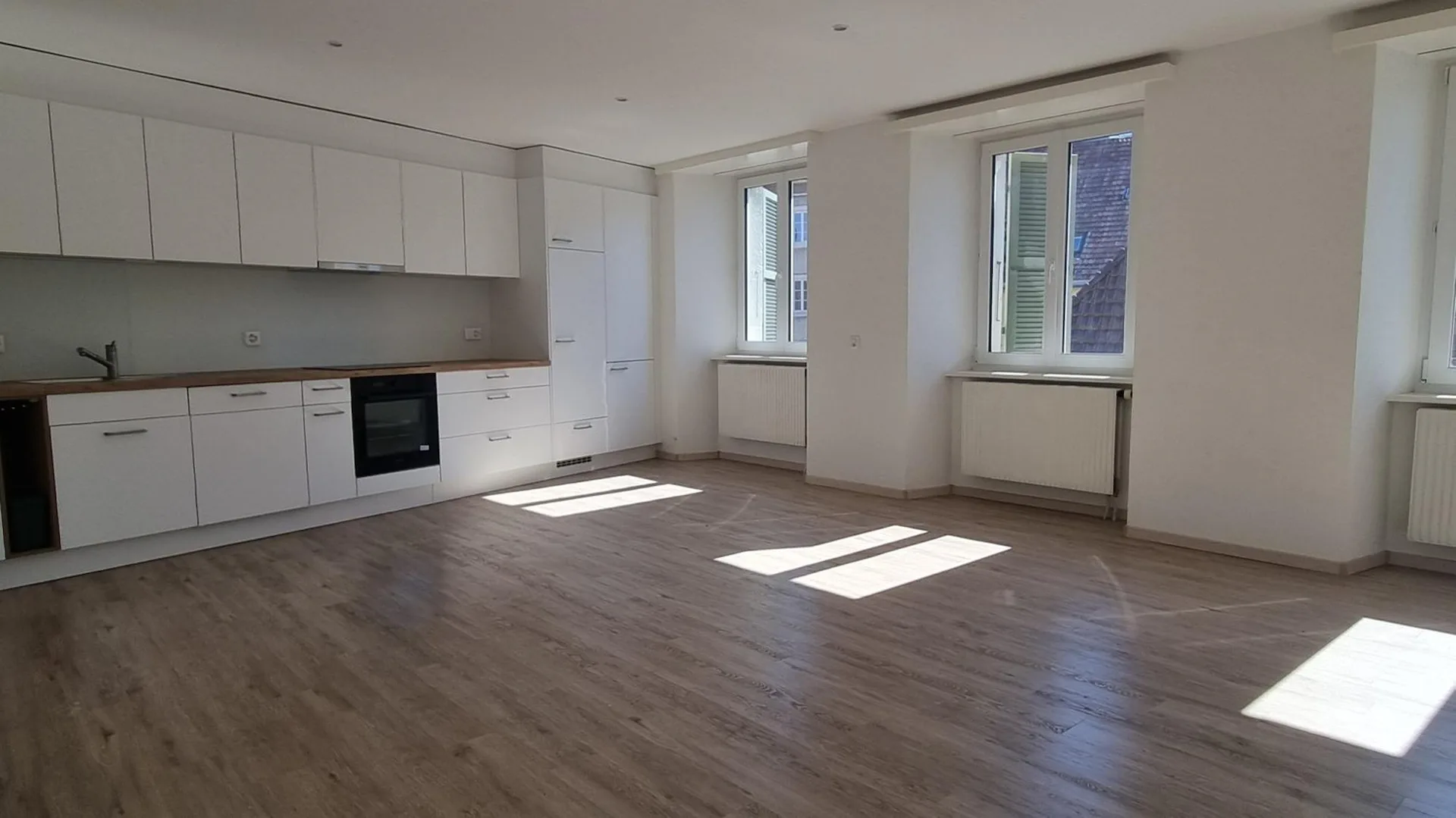 4 Zimmer helles Apartment mit 100 m² im 3. Stock – renoviert mit 2 Badezimmern