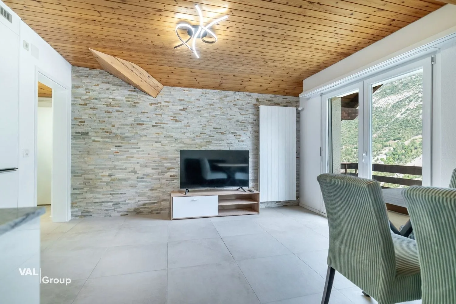 Möblierte 2.5-Zimmer-Wohnung in Stalden, Top Aussicht