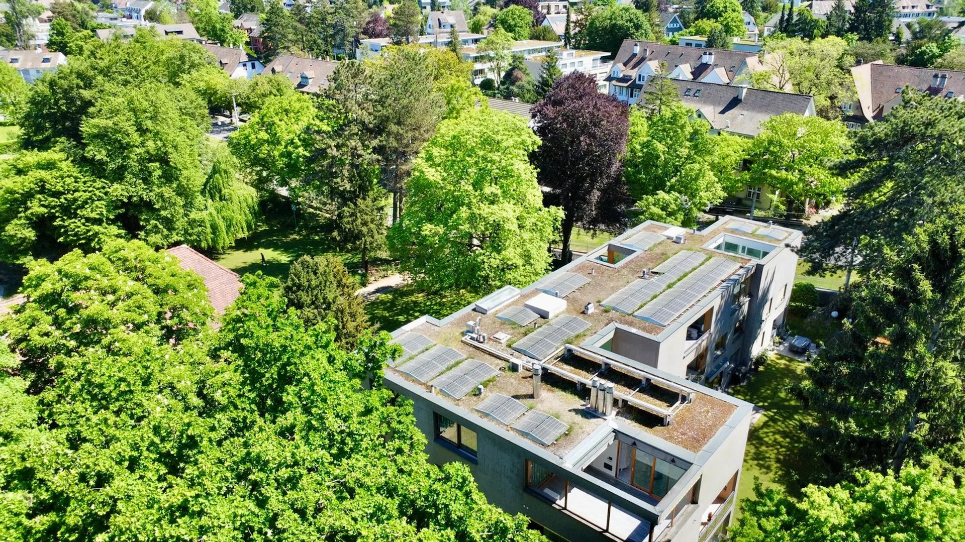 Stilvolle 284qm Zimmer Attika-Wohnung mit Lift zwei TG-Plätzen drei Balkonen und eigener Sauna