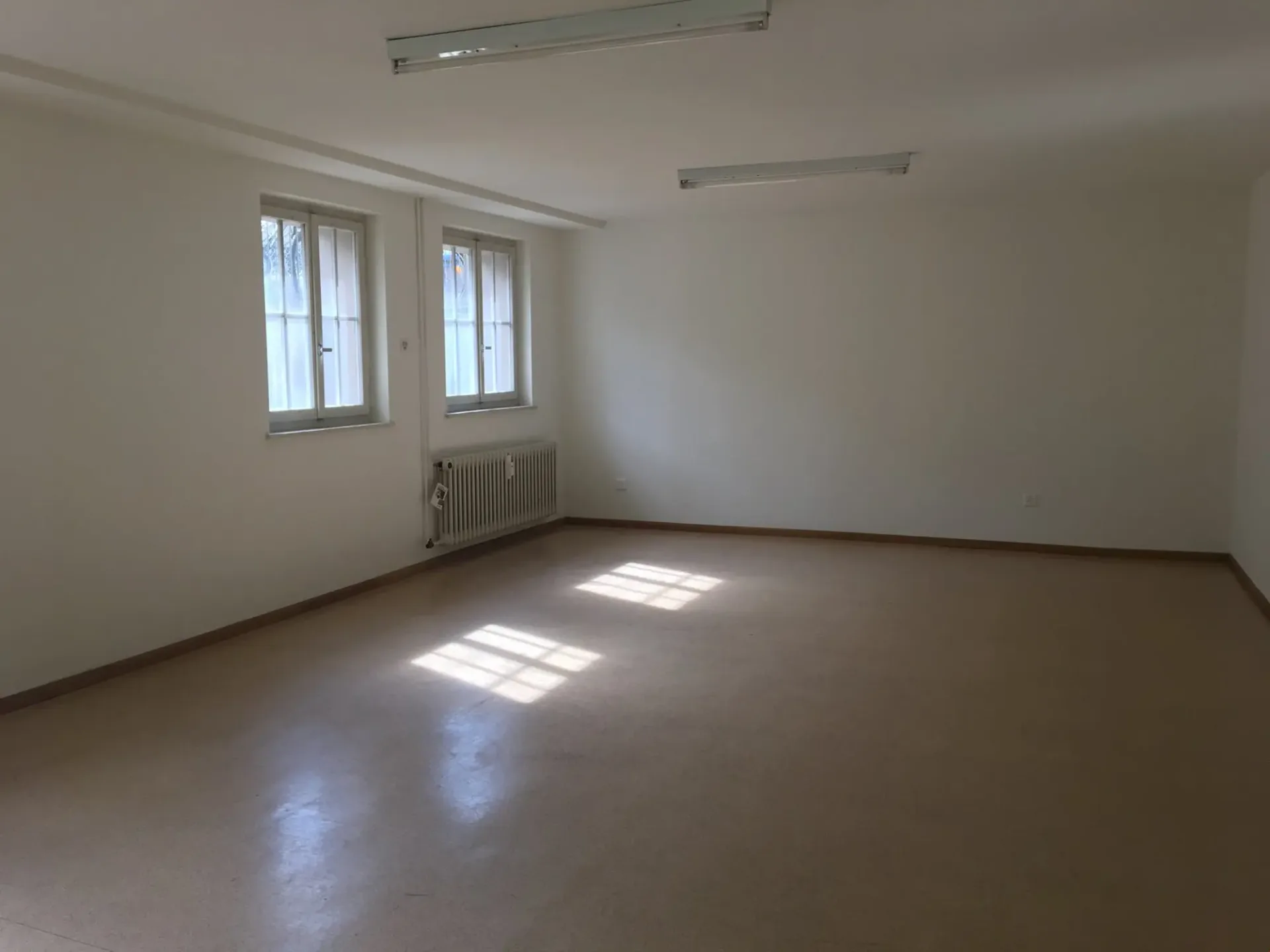 Büro / Atelier mit WC und Archivraum zu vermieten