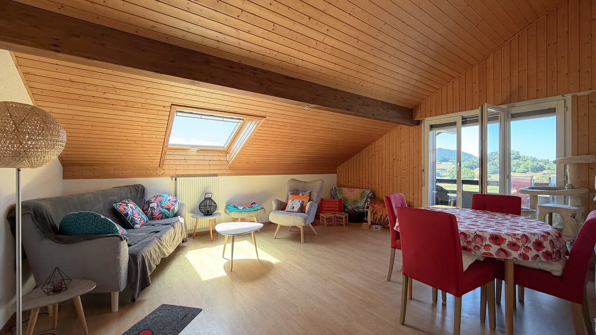 Wohnung 2.5 Zimmer im letzten Stock mit Balkon und Garage