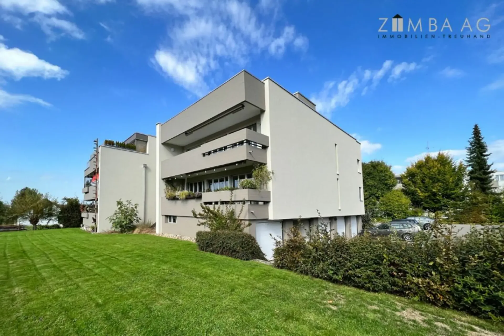 Spacious, very quiet location, lots of sunshine, large balcony, washing machine/tumbler