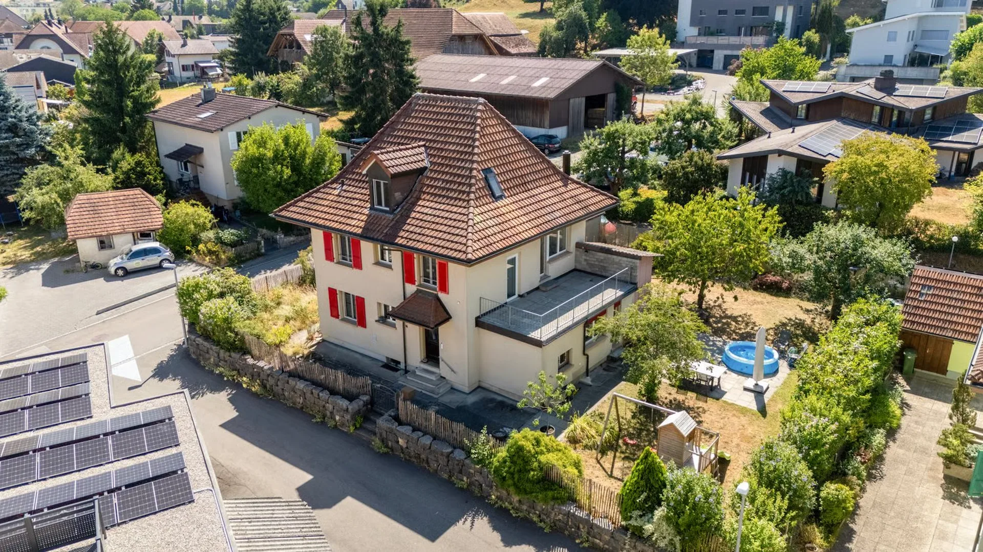 Freistehendes 7½-Zimmer-Einfamilienhaus mit viel Platz im Dorfkern von Busswil