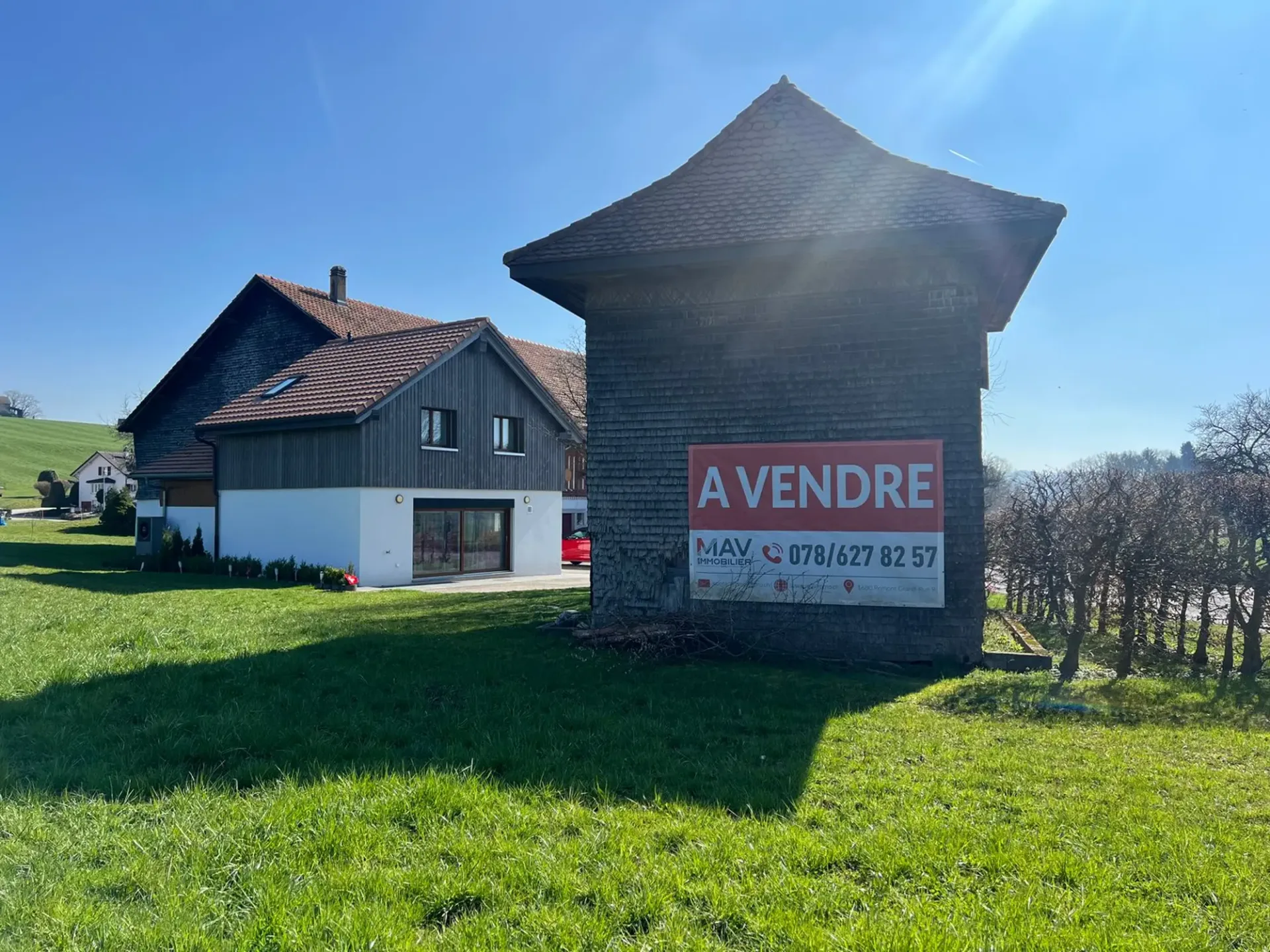 Ferme de caractère avec 3 logements indépendants sur 2'998 m² de terrain