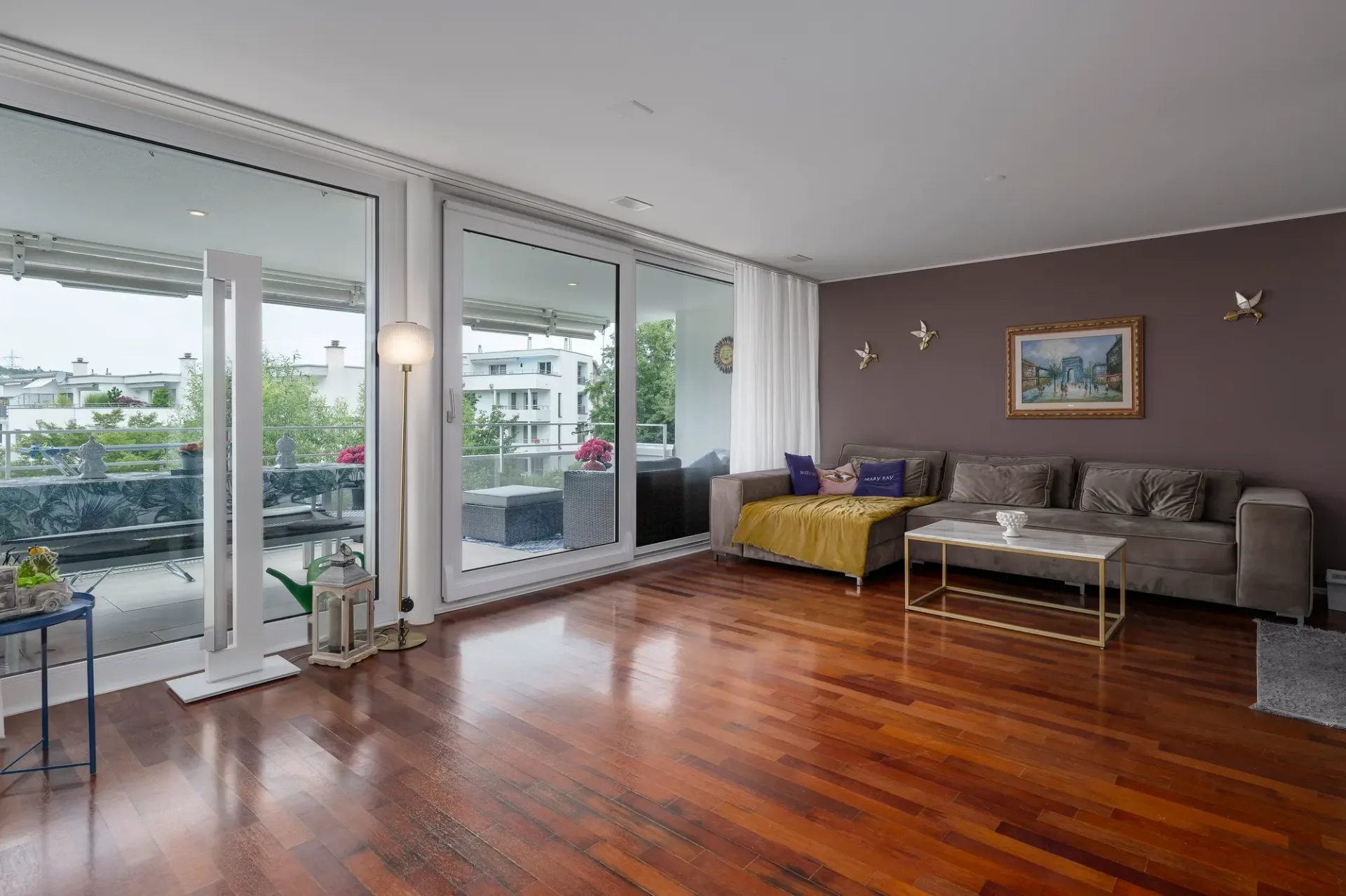Comfortable living with two balconies