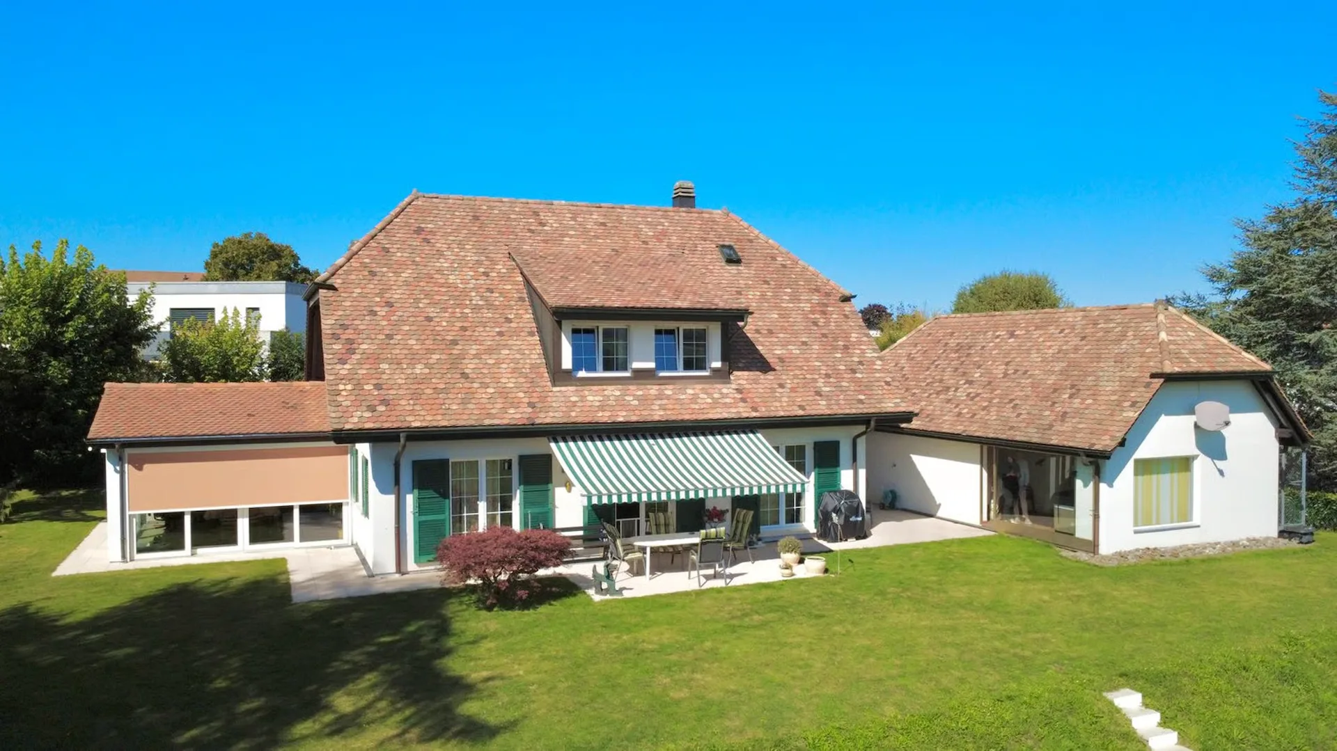 Ausnahmeeigentum für die Familie mit Nebengebäude und Panoramablick in Neyruz