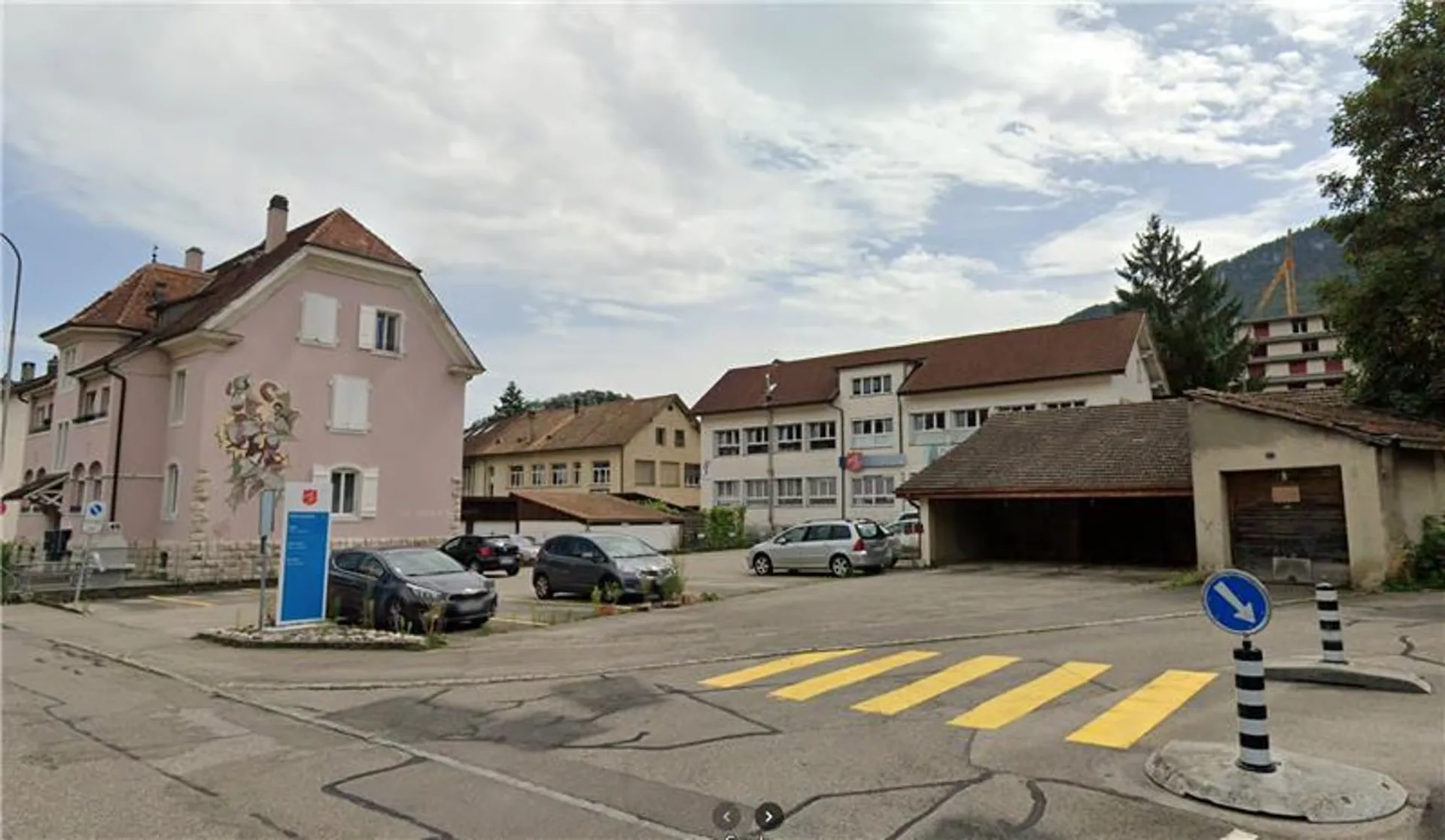 Idealer Parkplatz, nur 150 m vom Migros-Einkaufszentrum entfernt