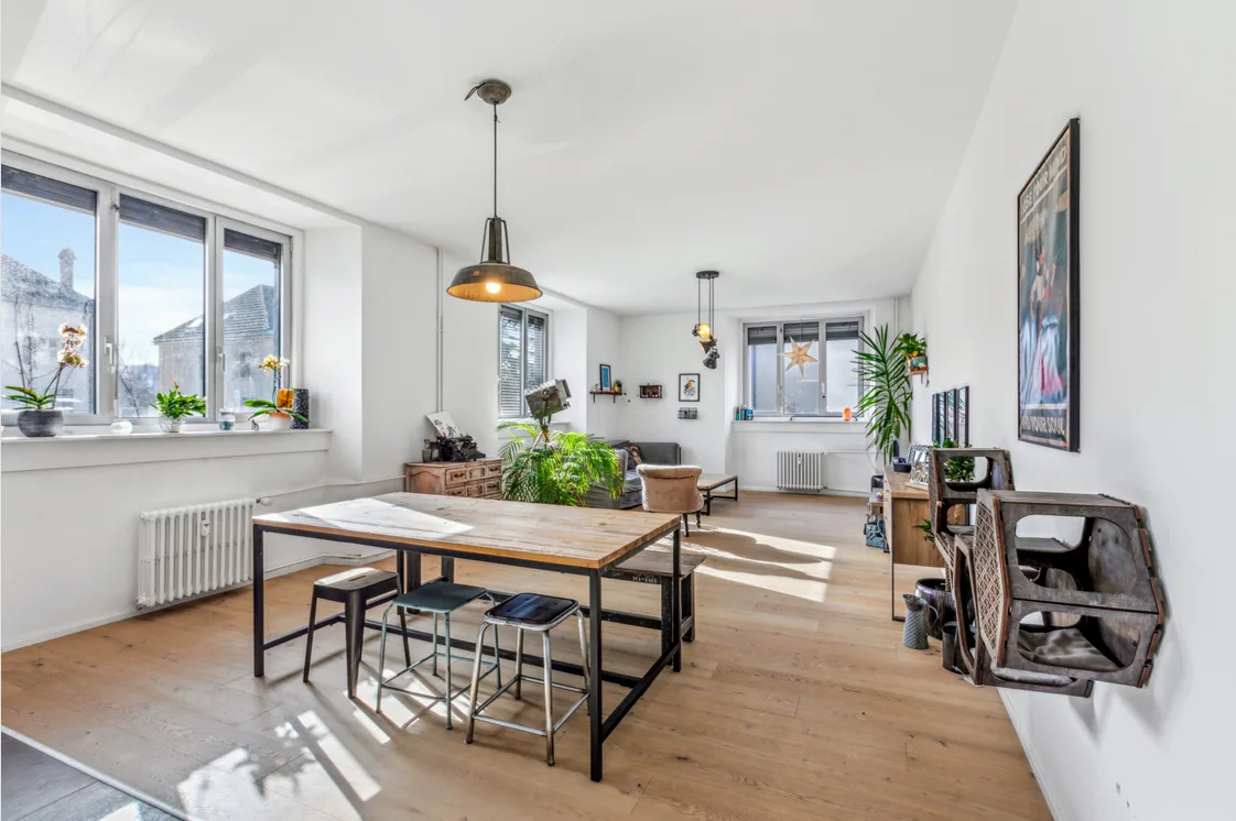 La Chaux-de-Fonds, spacious 3.5-room apartment (105 m2) with external parking space