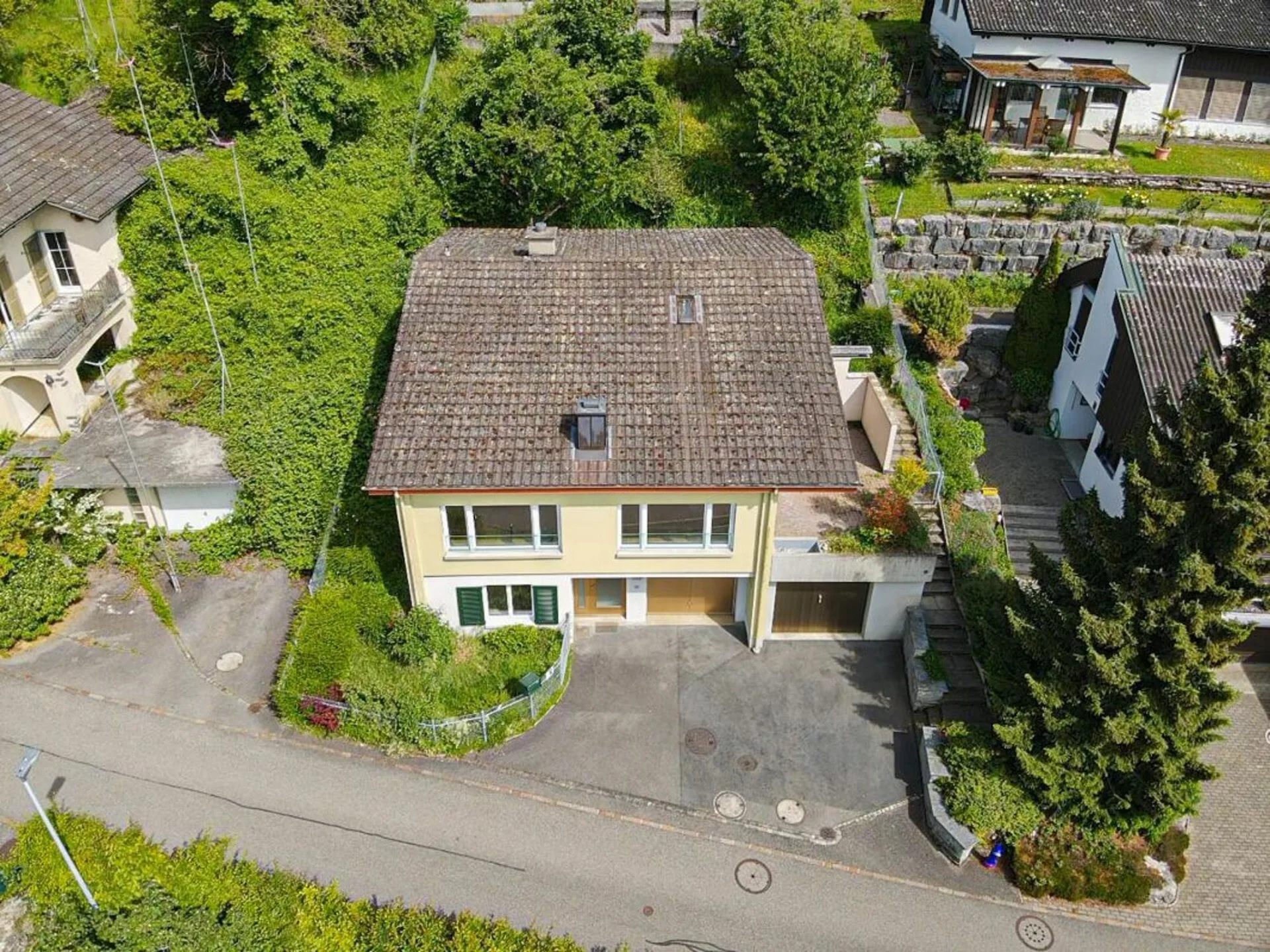 Wohnen mit Weitblick: Charmantes Einfamilienhaus an erhöhter Lage