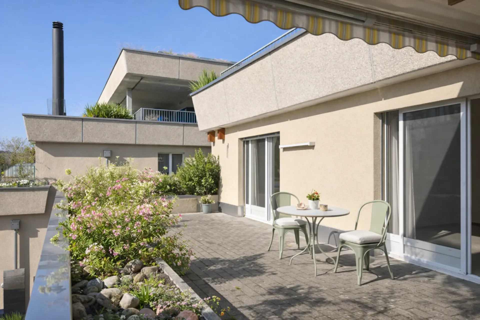 Spacious and comfortable living on one level in a sunny and unobstructed location in Utzigen