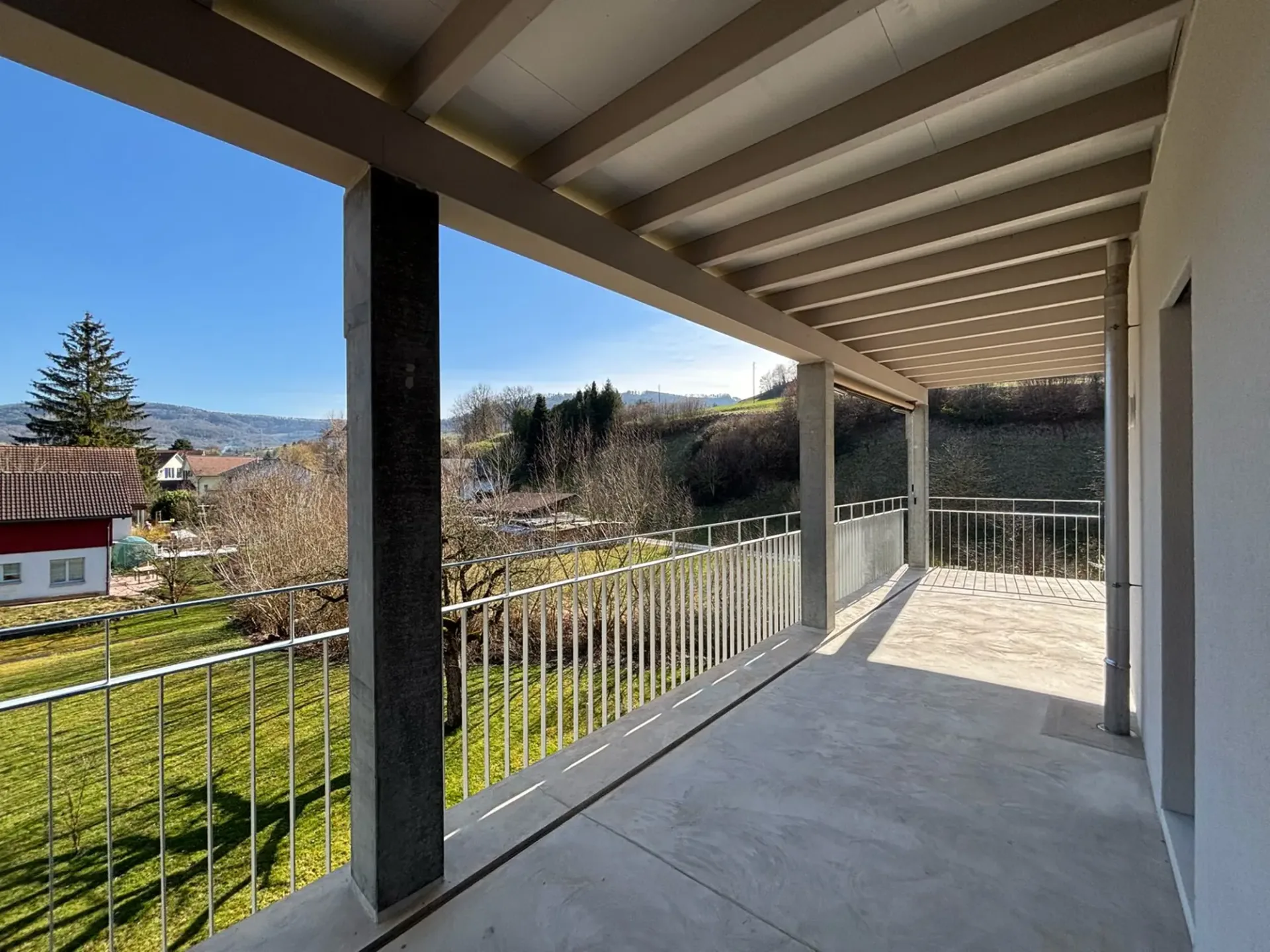Moderne 4.5-Zimmer-Dachgeschosswohnung mit grossem Balkon – Wohnen an bester Aussichtslage