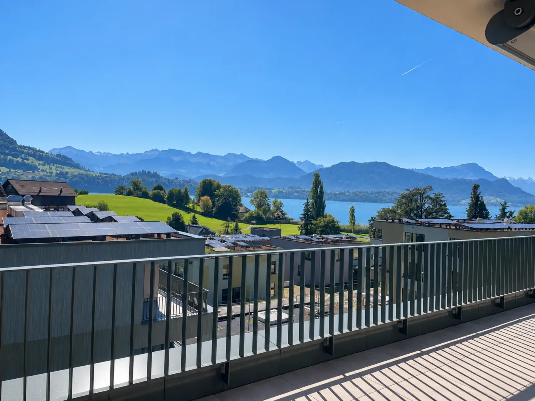 New building - 2.5-room attic apartment with spectacular lake and Alpine views