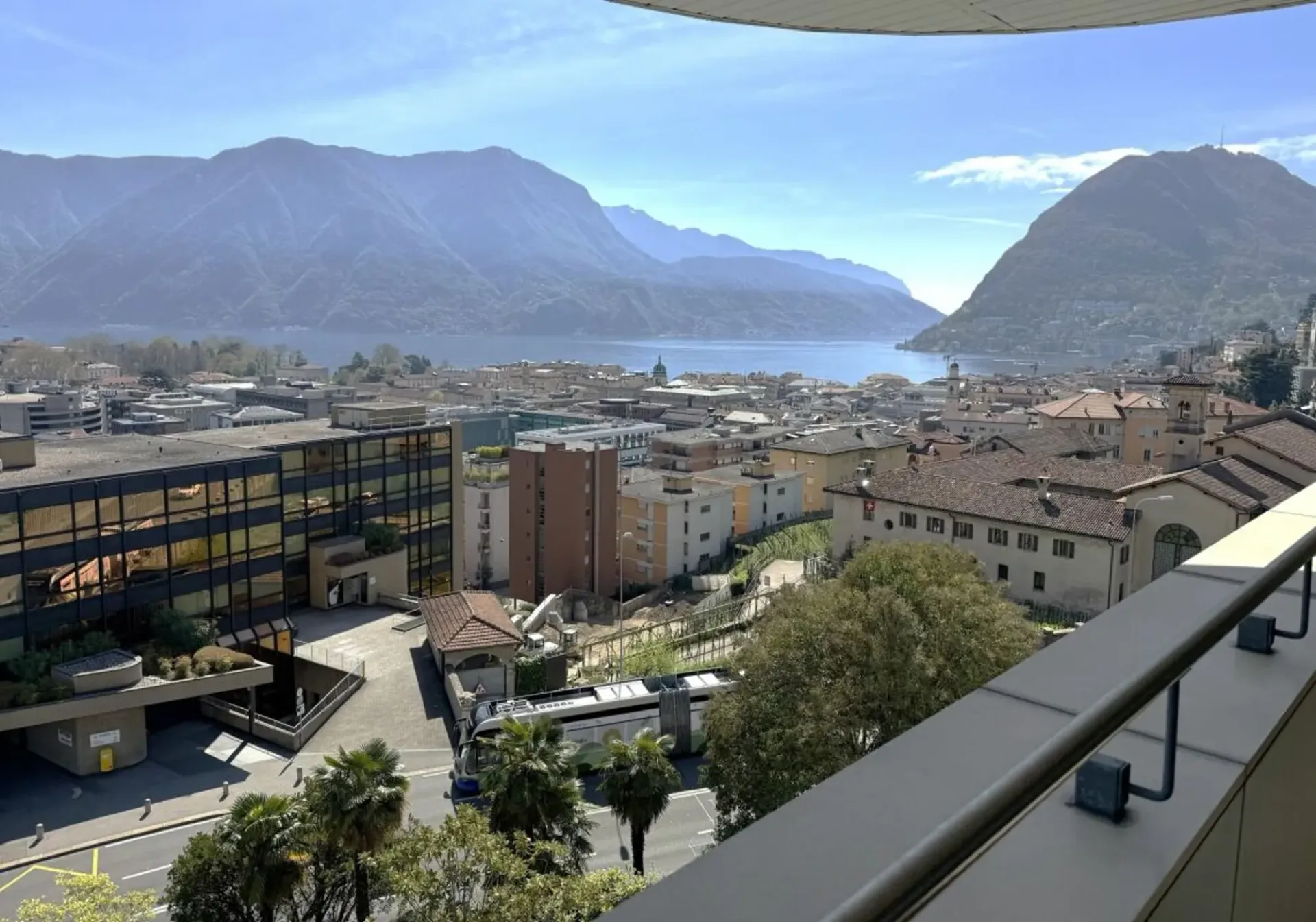 Prestigioso ufficio con vista dominante sulla città. Adatto uso misto abitativo
