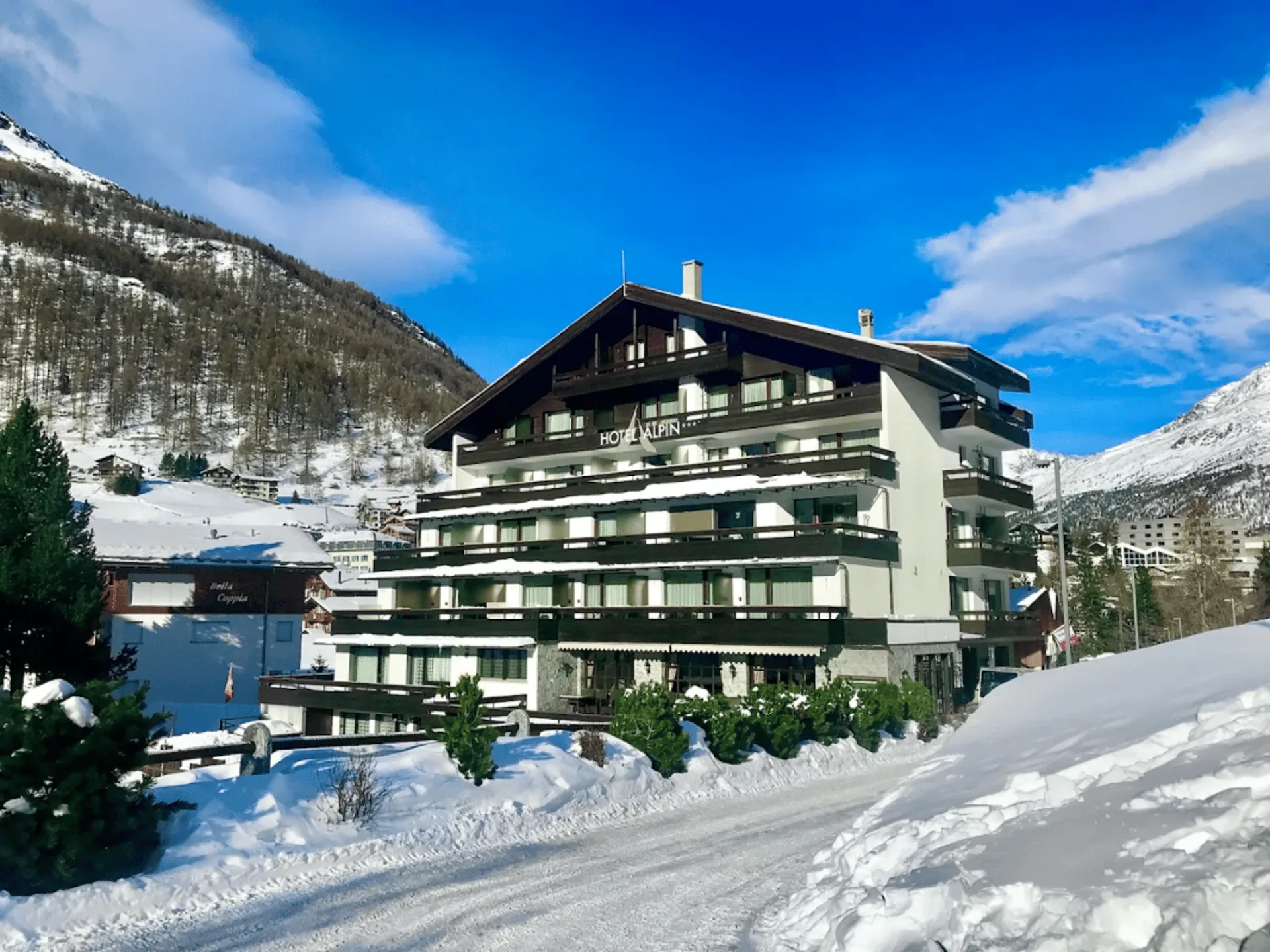 Lage - Lage - Lage! Sehr geräumige 3.5 Zimmerwohnung beim Alpin Express. Reserviert.