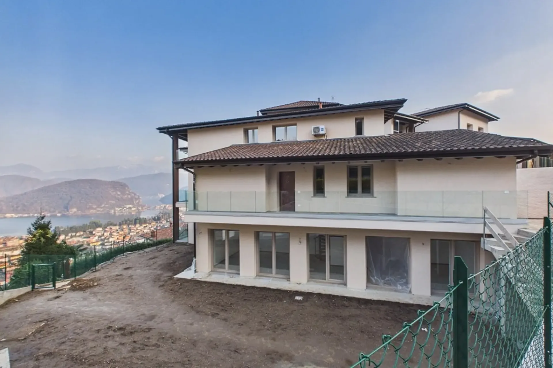 Casa con giardino e vista lago (Italia)