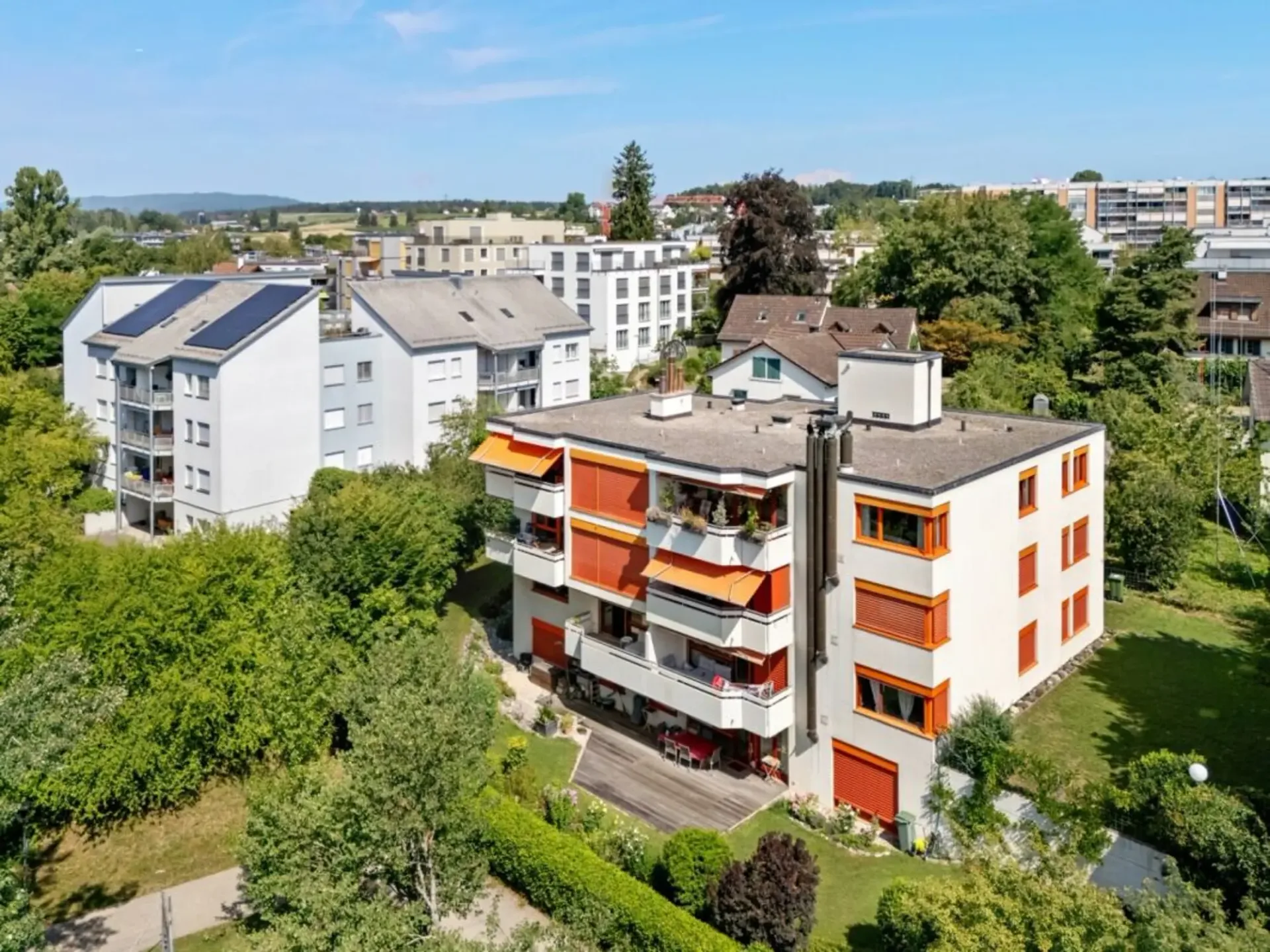 3.5-Zimmer-Topgeschosswohnung mit Cheminée und Parkplatz