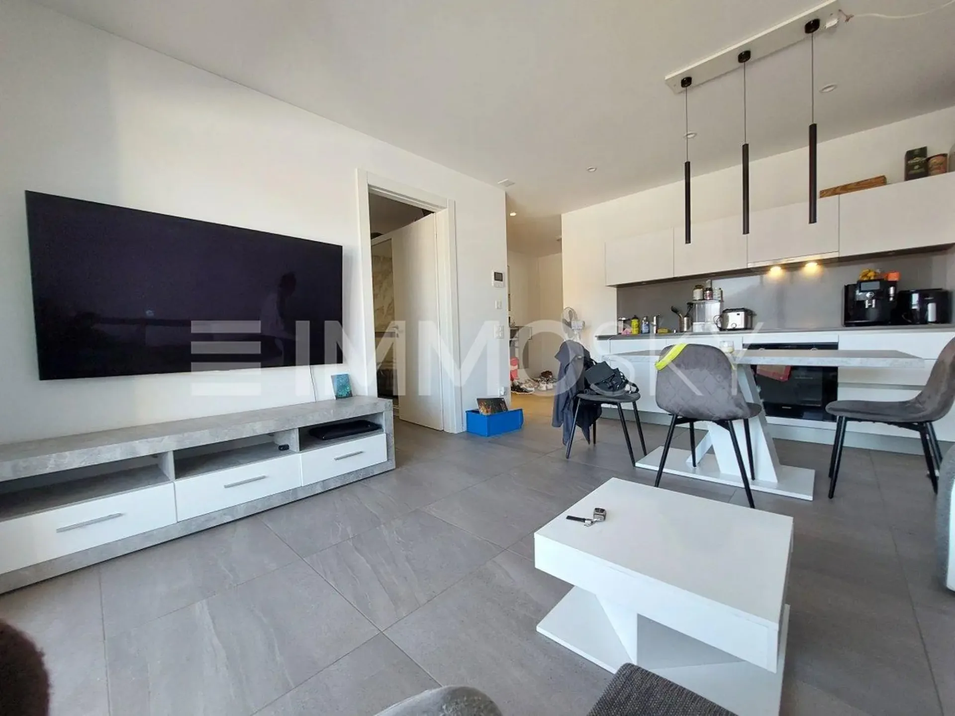 Zentrale, geräumige und sonnige Wohnung