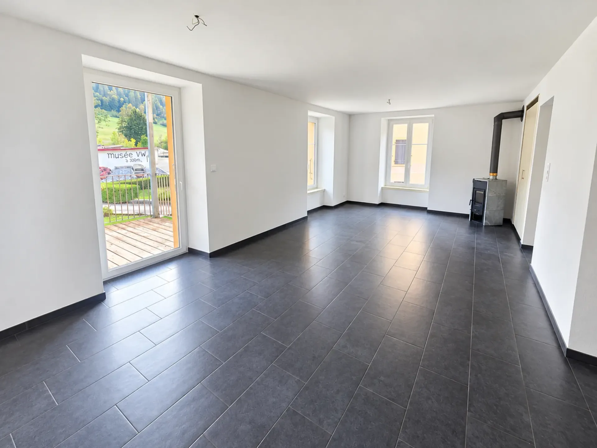 Schönes 4-Zimmer-Apartment mit schwedischem Ofen und großem Balkon in einer sehr ruhigen Nachbarschaft