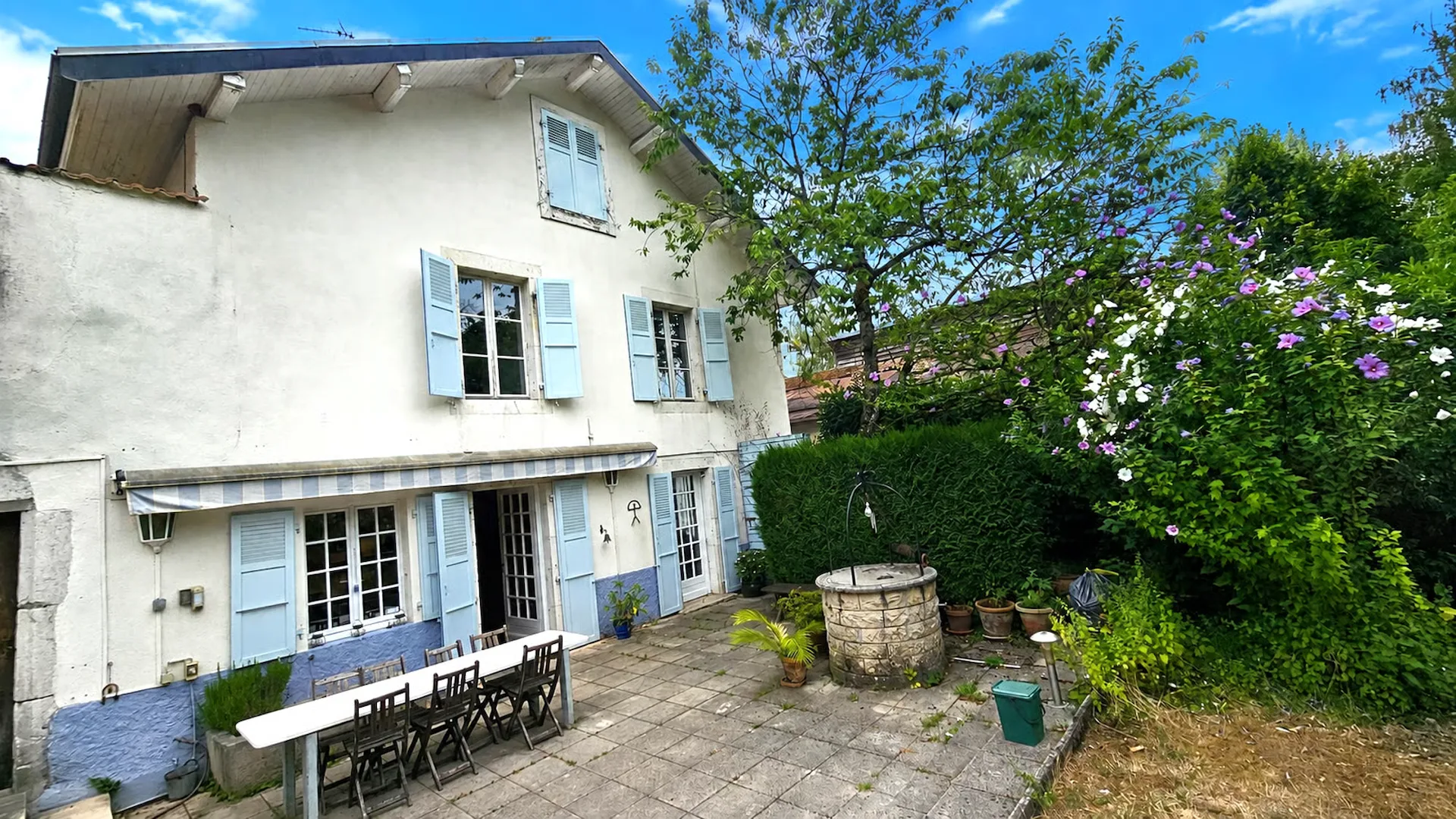 Centre Ferney, house of 200m2 + outbuilding of 41m2 on land of 1590m2
