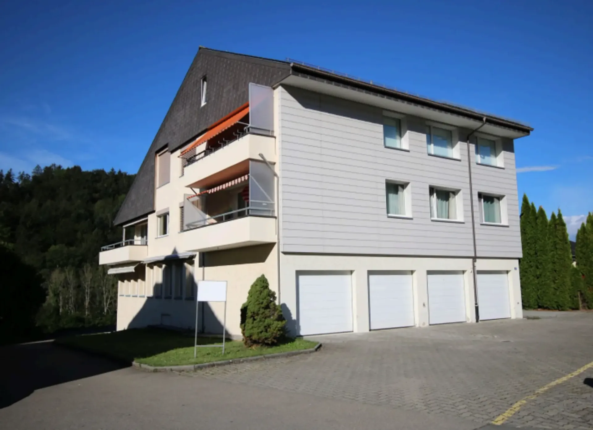 Helle 4.5-Zimmer-Wohnung mit Balkon in ruhiger Lage in Stallikon