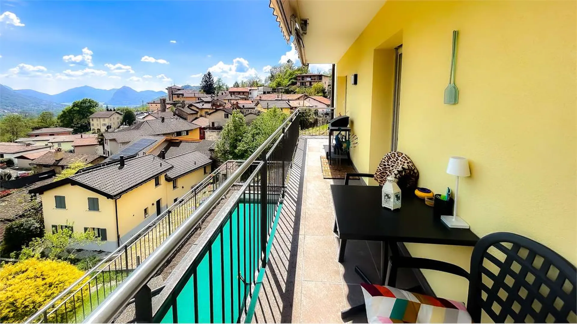 HELLES 4,5-ZIMMER-WOHNUNG MIT GROßEM BALKON UND FREIER AUSSICHT