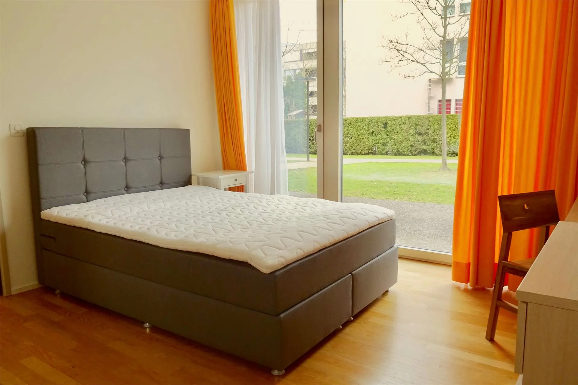 Furnished room in modernised apartment in a top location