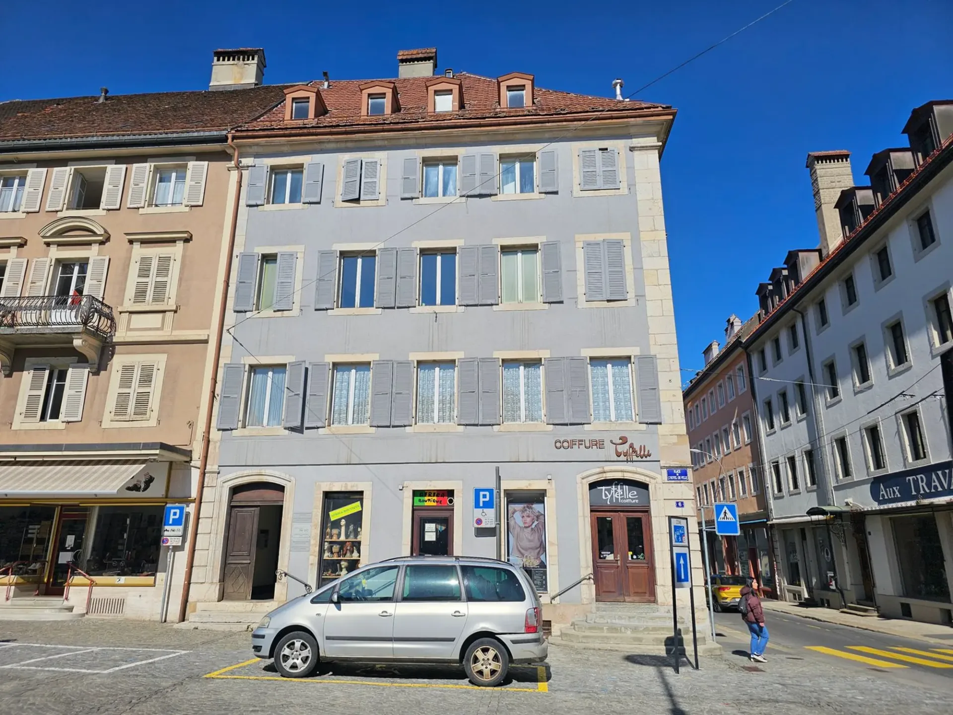 Lokal gewerblich ideal im Herzen von La Chaux-de-Fonds – 6 Räume ab April 2027 verfügbar