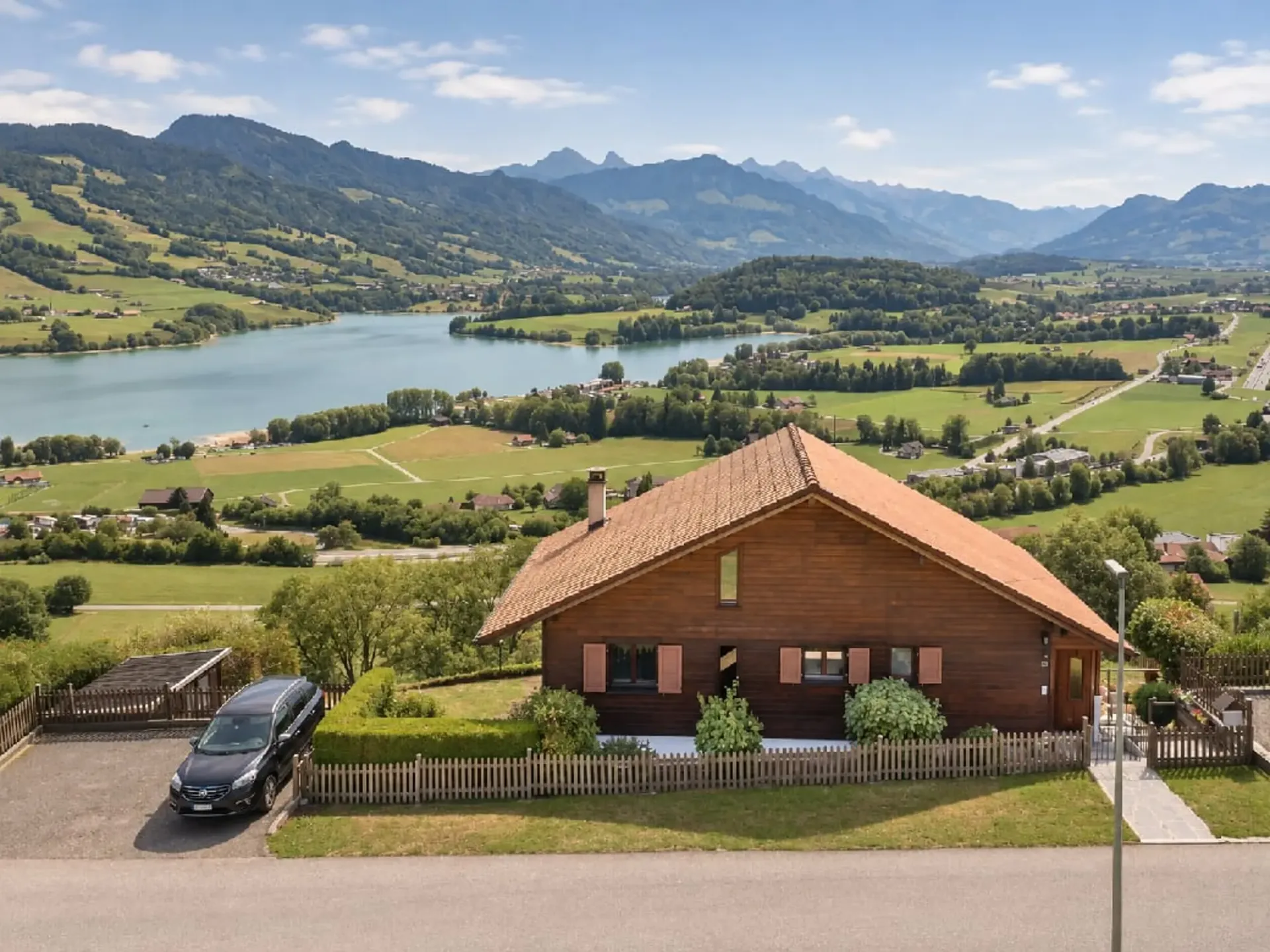ESCLUSIVITÀ – Chalet con vista impareggiabile sulle Prealpi friburghesi