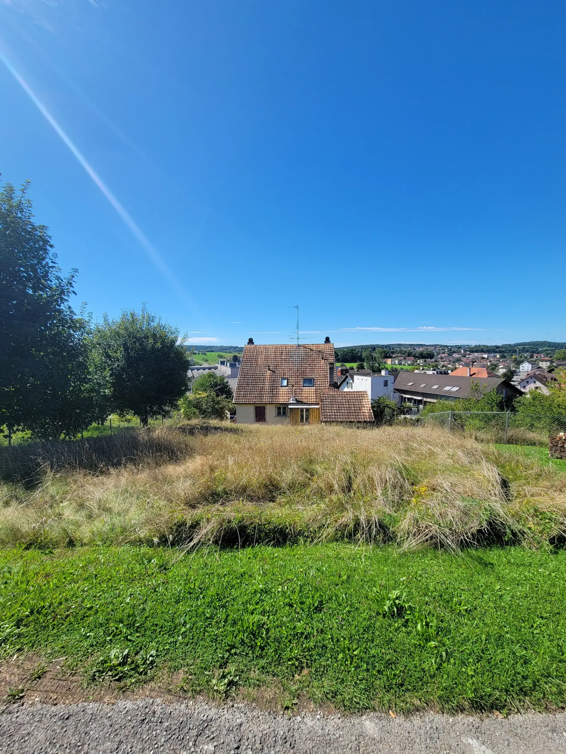Opportunité : Petit Immeuble de rendement + parcelle constructible avec plans villa disponibles