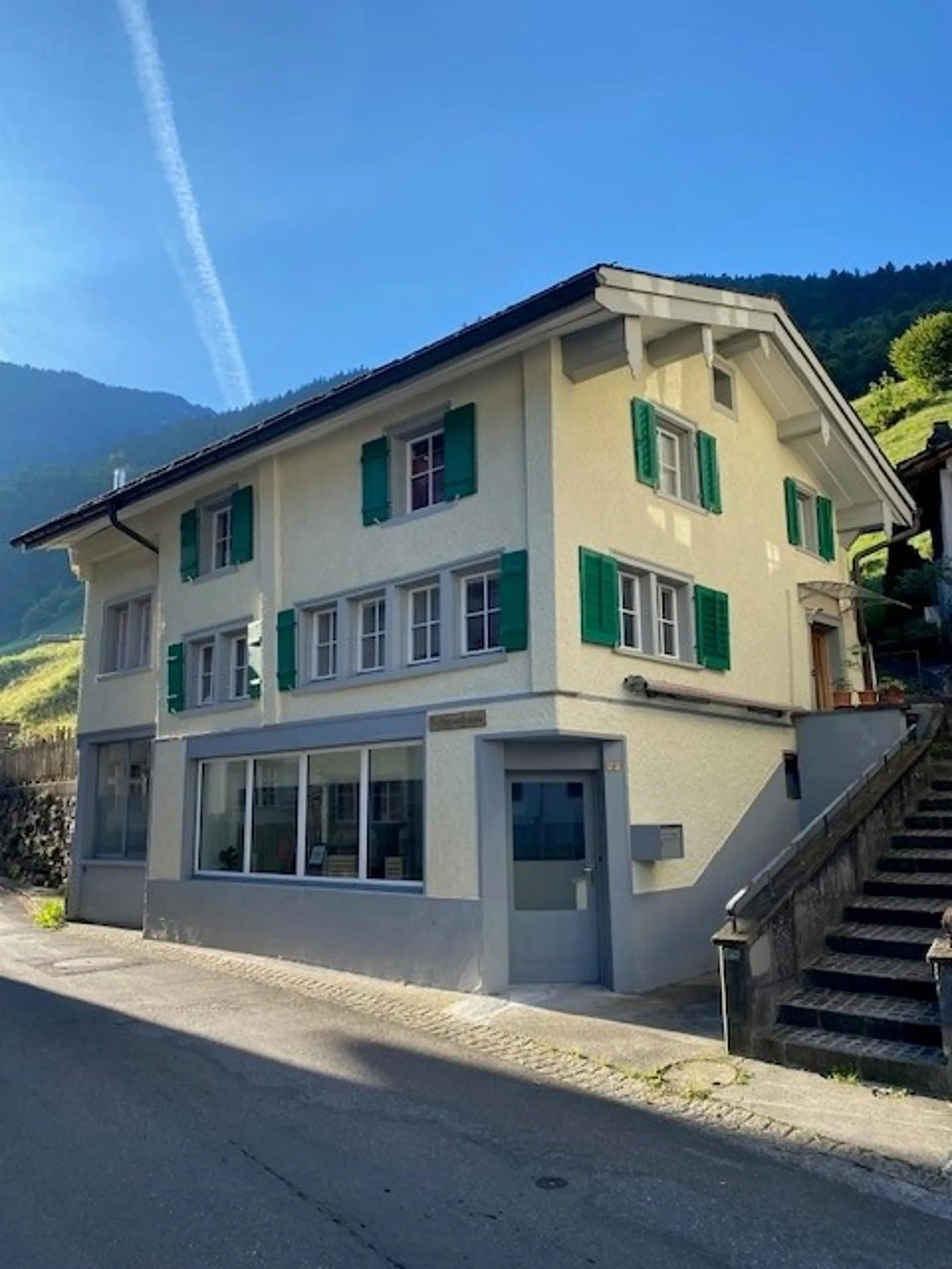 Charmante 3.5- Zimmer-Wohnung mit Cheminée in Schwanden GL