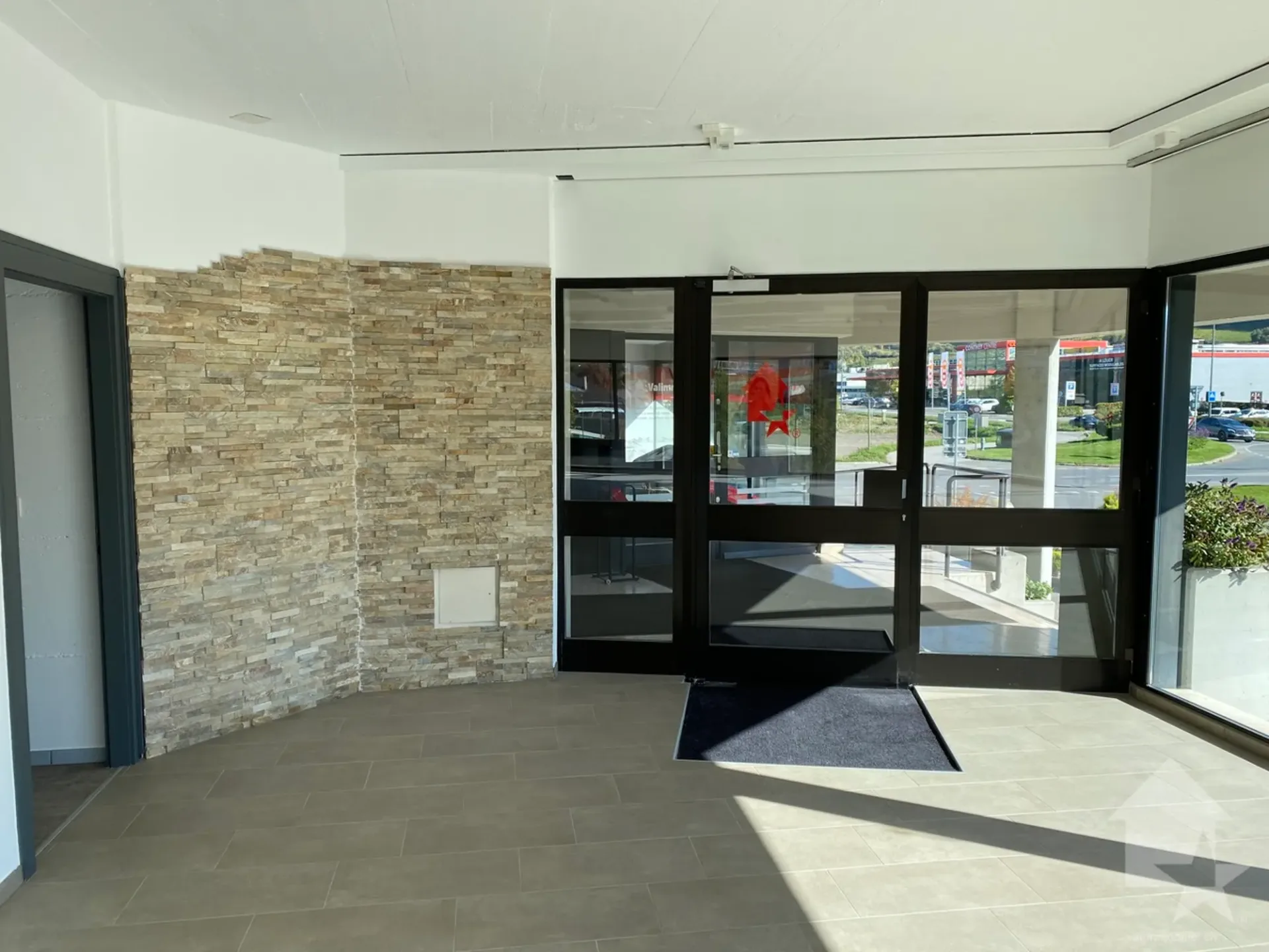 A louer, grande surface d'env. 140 m2 - zone commerciale Conthey