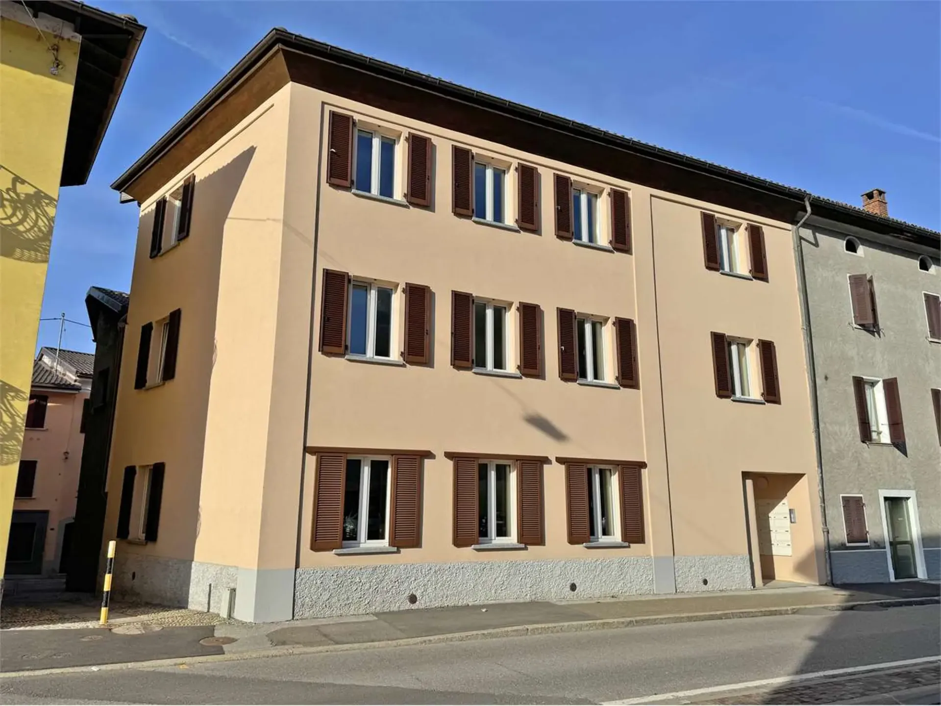 Vendesi Palazzina completamente ristrutturata rendimento 4.85% - DR1