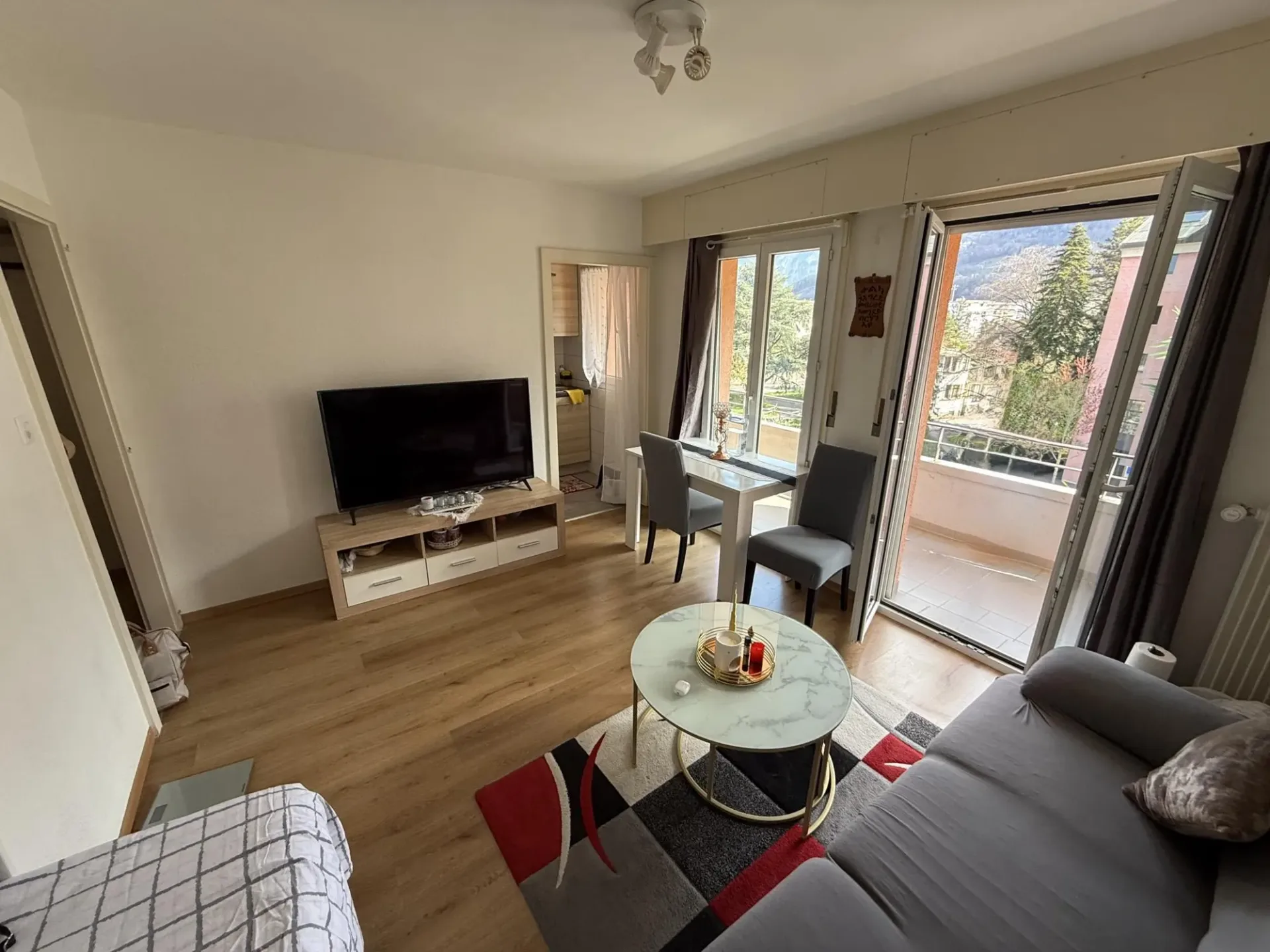Studio mit großem Balkon im Herzen von Monthey