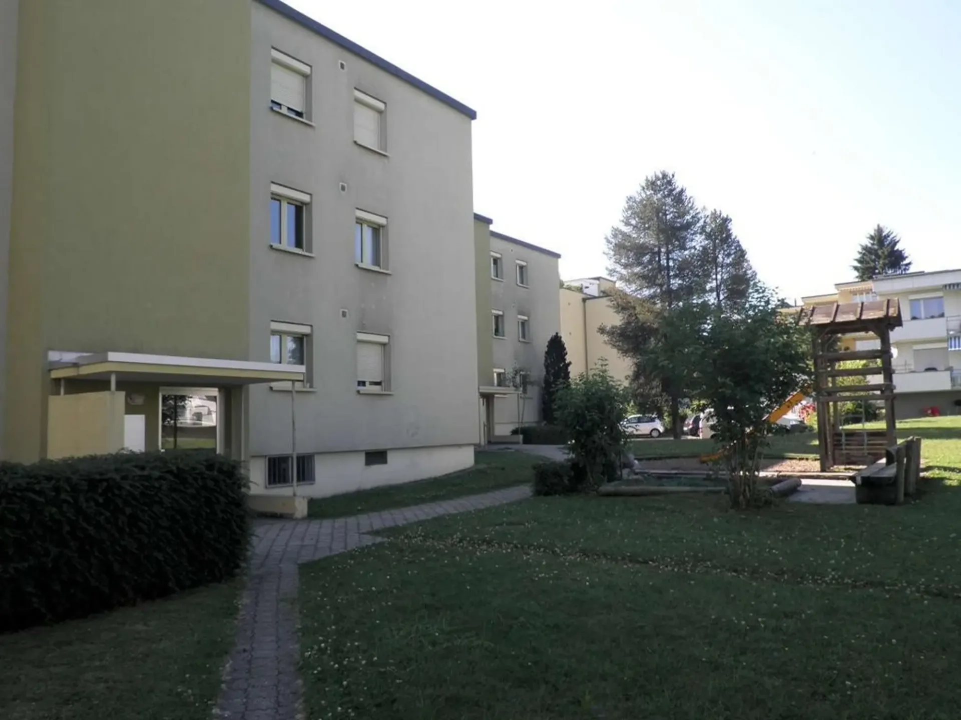 Abstellplatz aussen - gegenüber Schulhaus