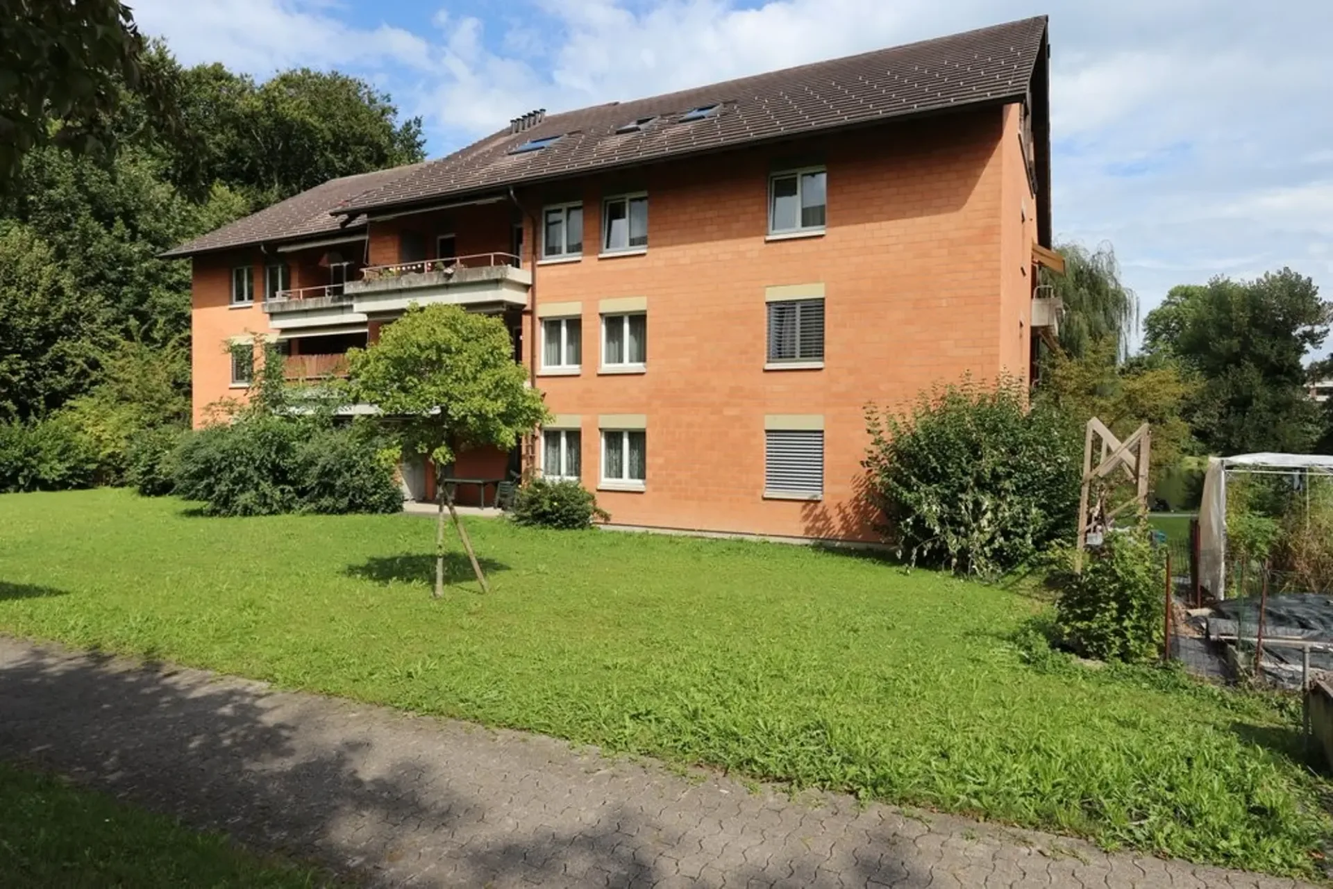 3.5-room apartment in a quiet location directly on the pond