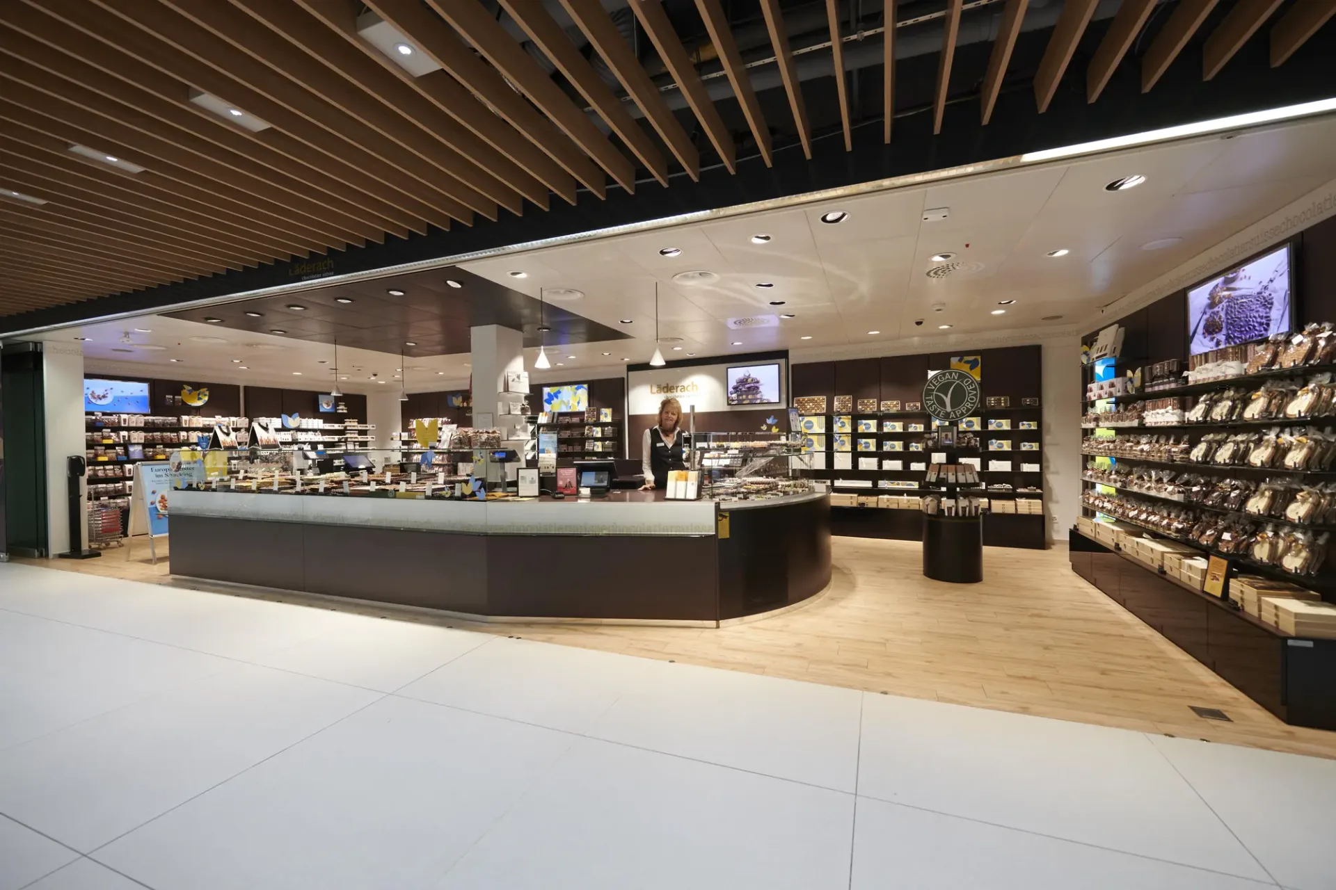 Hochfrequentierte Corner-Retailfläche 82 m²  Autobahnraststätte Würenlos