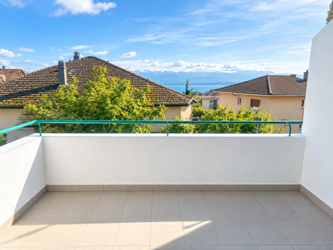 Wohnung mit 3.5 Zimmern renoviert mit Terrasse und Seeblick!