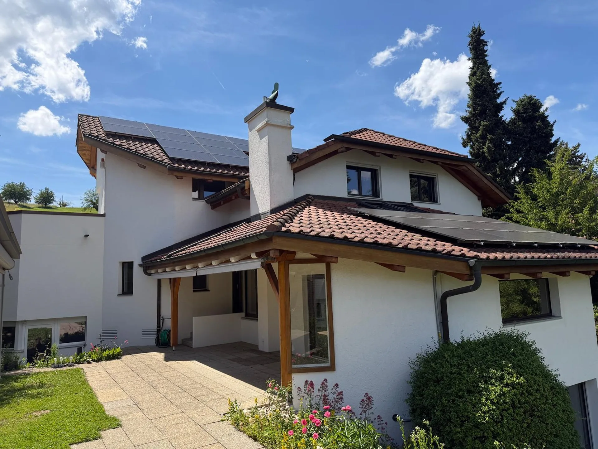 Repräsentative 9. Zi. Landhausvilla mit modernem Indoorpool am Muttenzer Dürrberg
