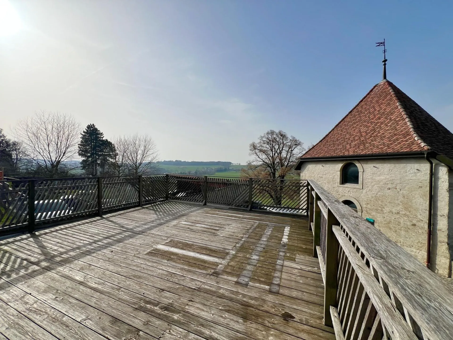 Atypisches Appartement groß 2,5 Zimmer mit großer Terrasse