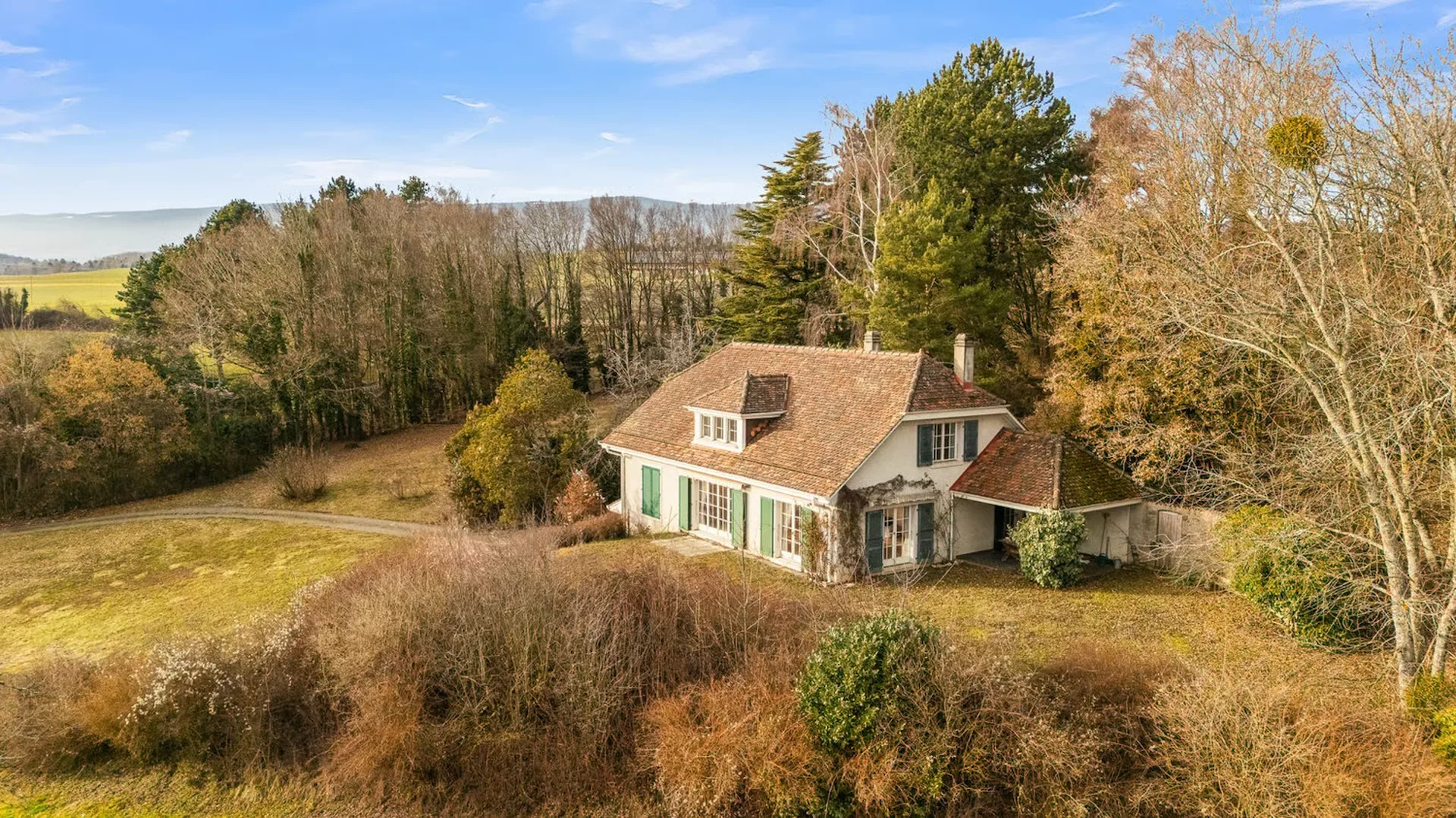 Prächtige Villa zur Renovierung mitten in den Weinbergen mit außergewöhnlichem Blick auf den See und die Alpen
